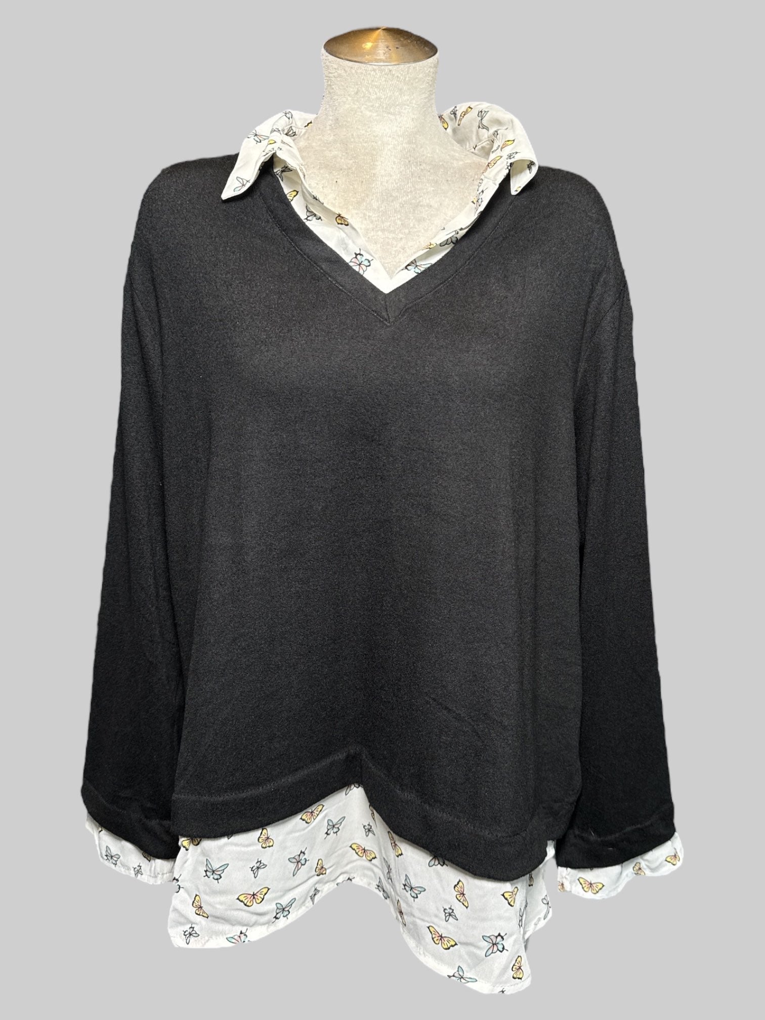 4X  NWT black long sleeve blouse with white collar, cuffs, and trim with butterflies