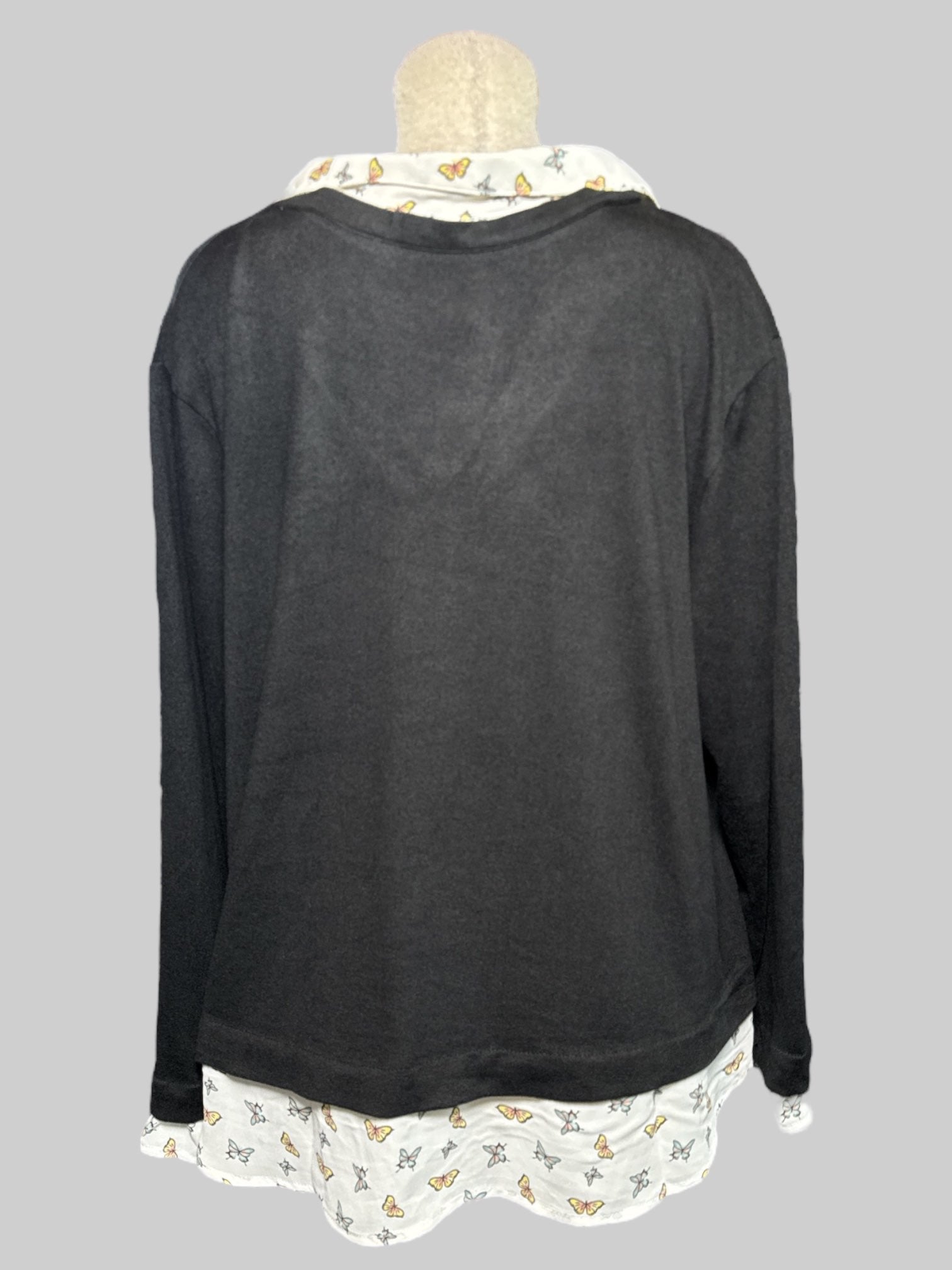 4X  NWT black long sleeve blouse with white collar, cuffs, and trim with butterflies