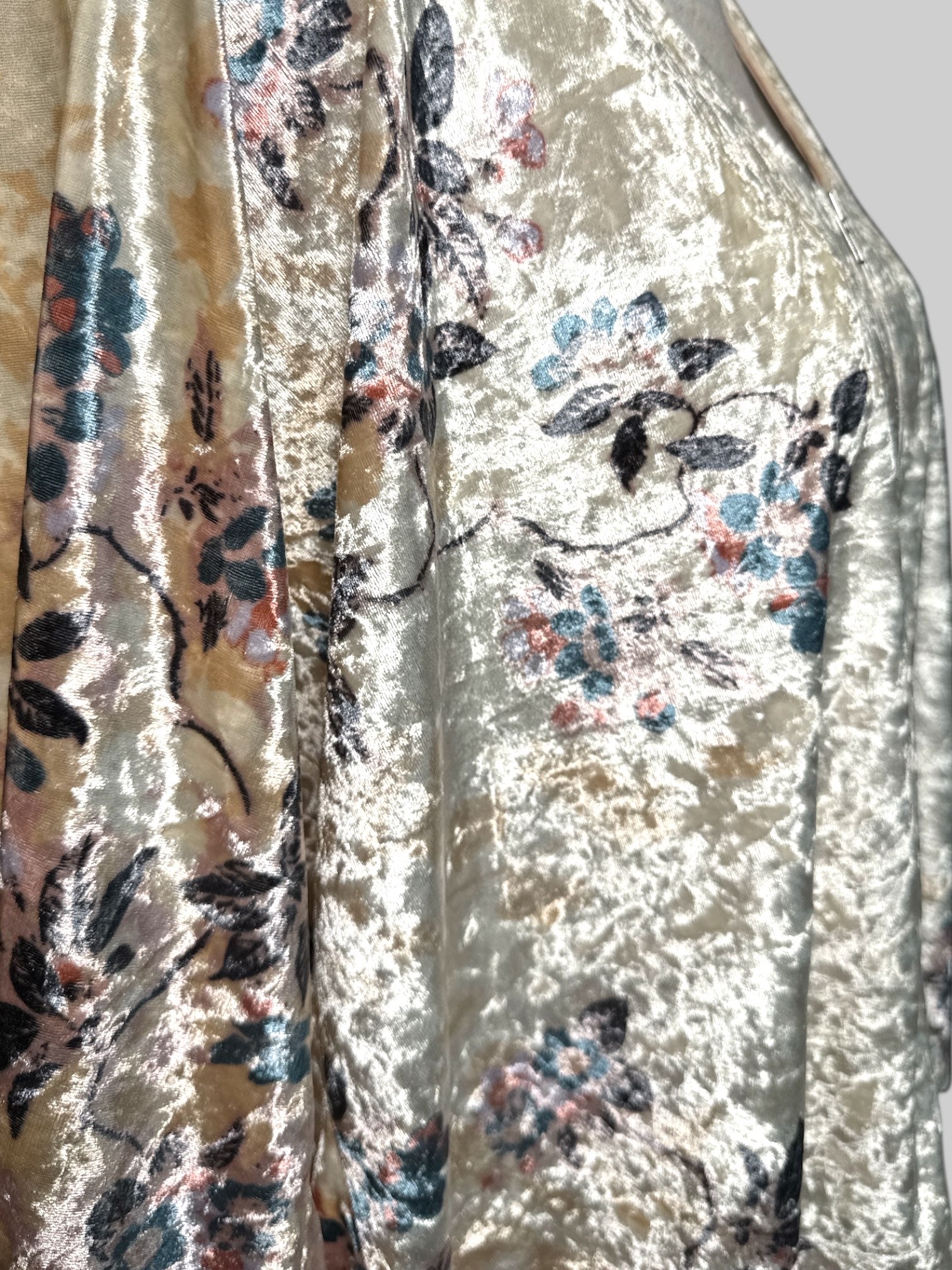 5X light pink crushed velvet with multicolor florals and zipper