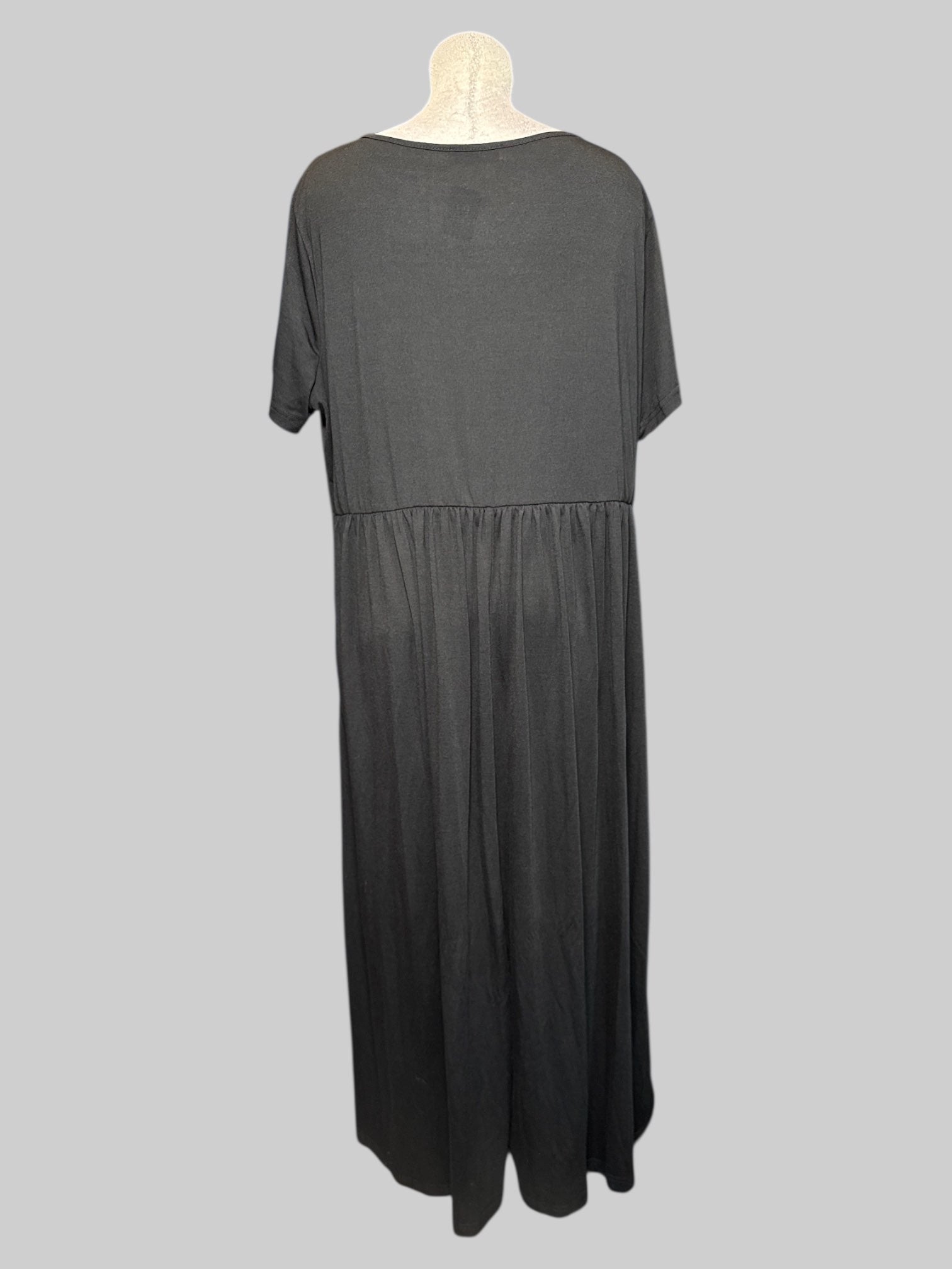 4X  black short sleeve flowy maxi dress