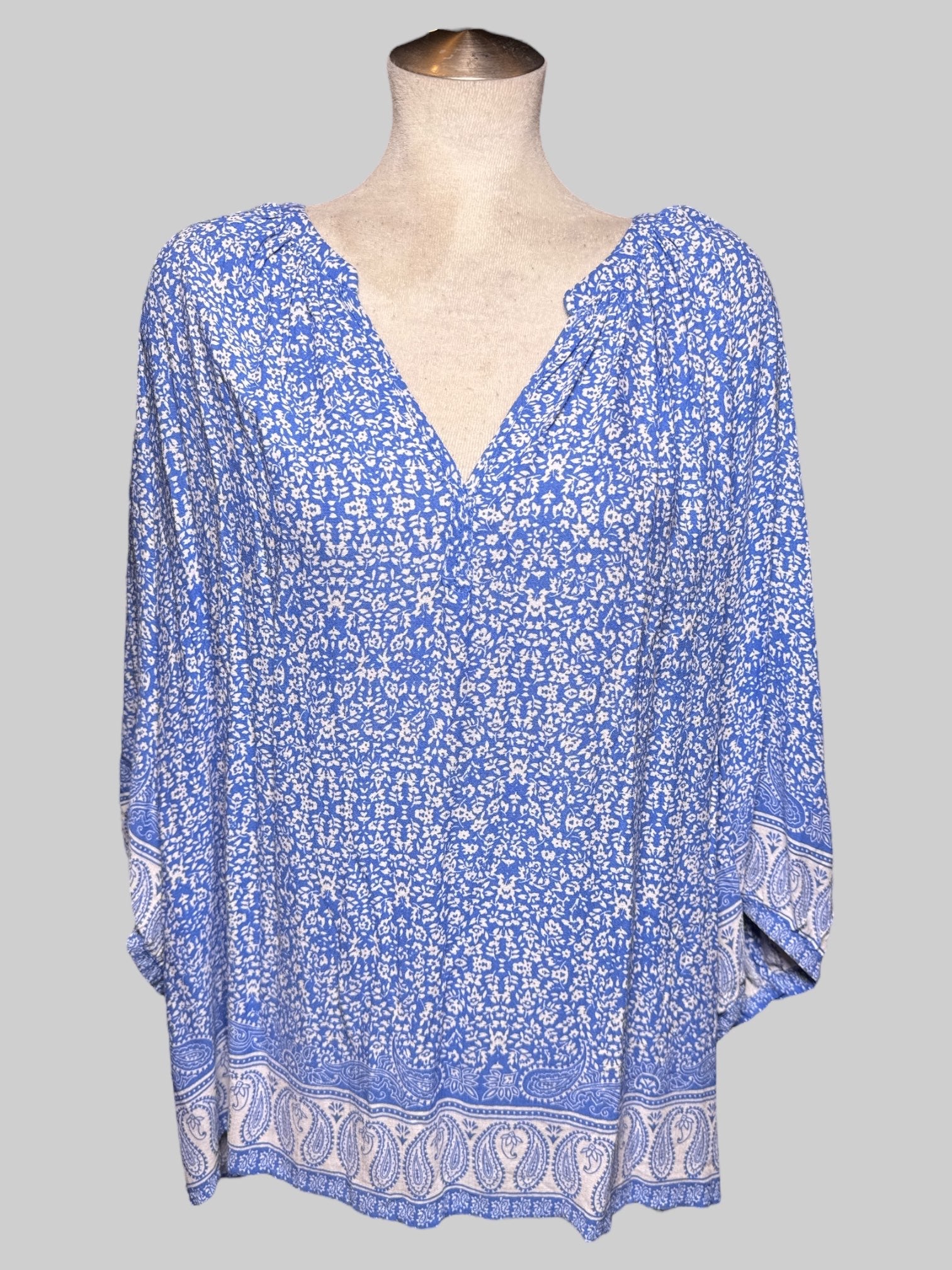 3X blue and white floral blouse with blue and white paisley patterns