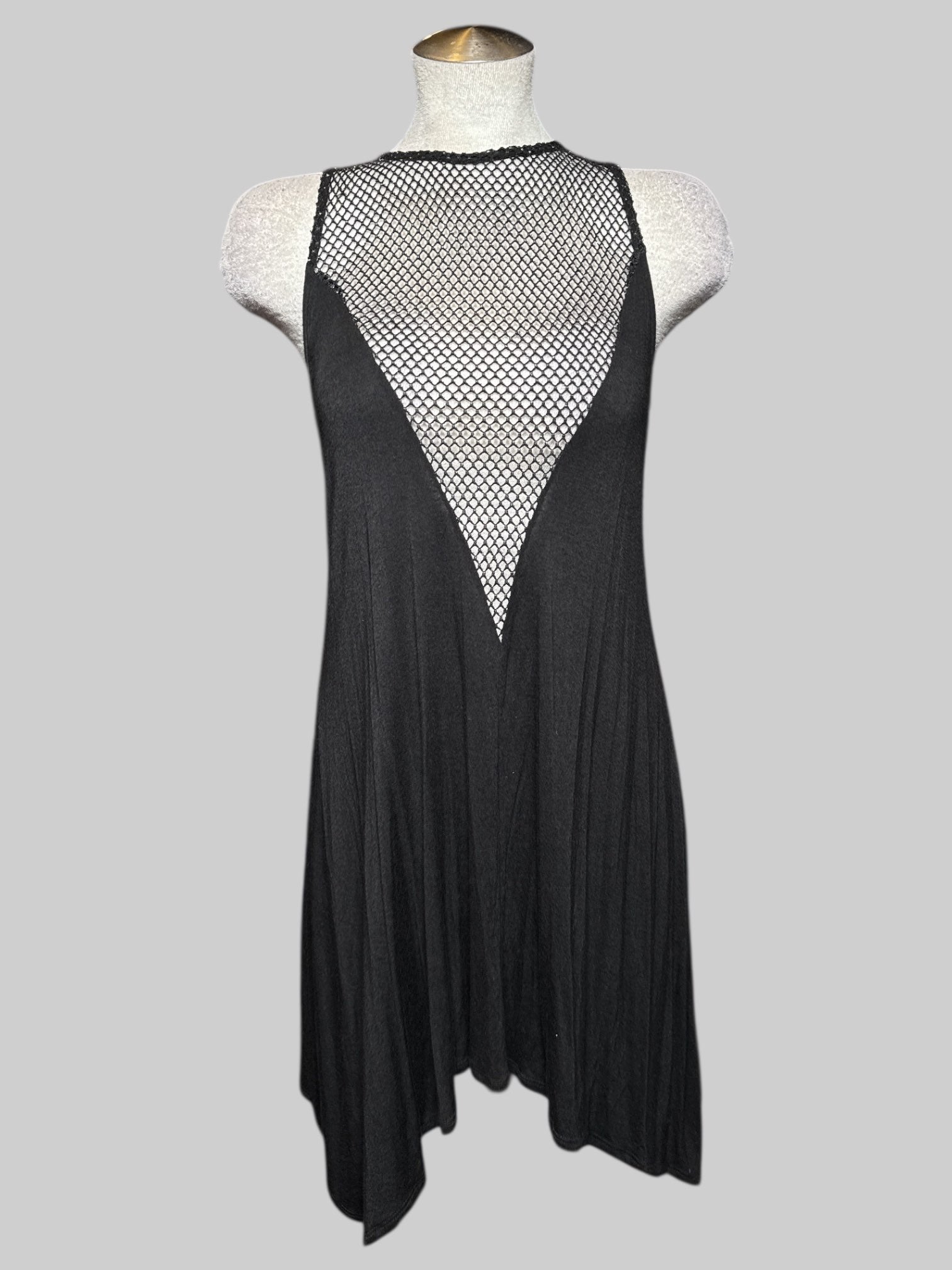 2X black sleeveless top with metallic mesh chest