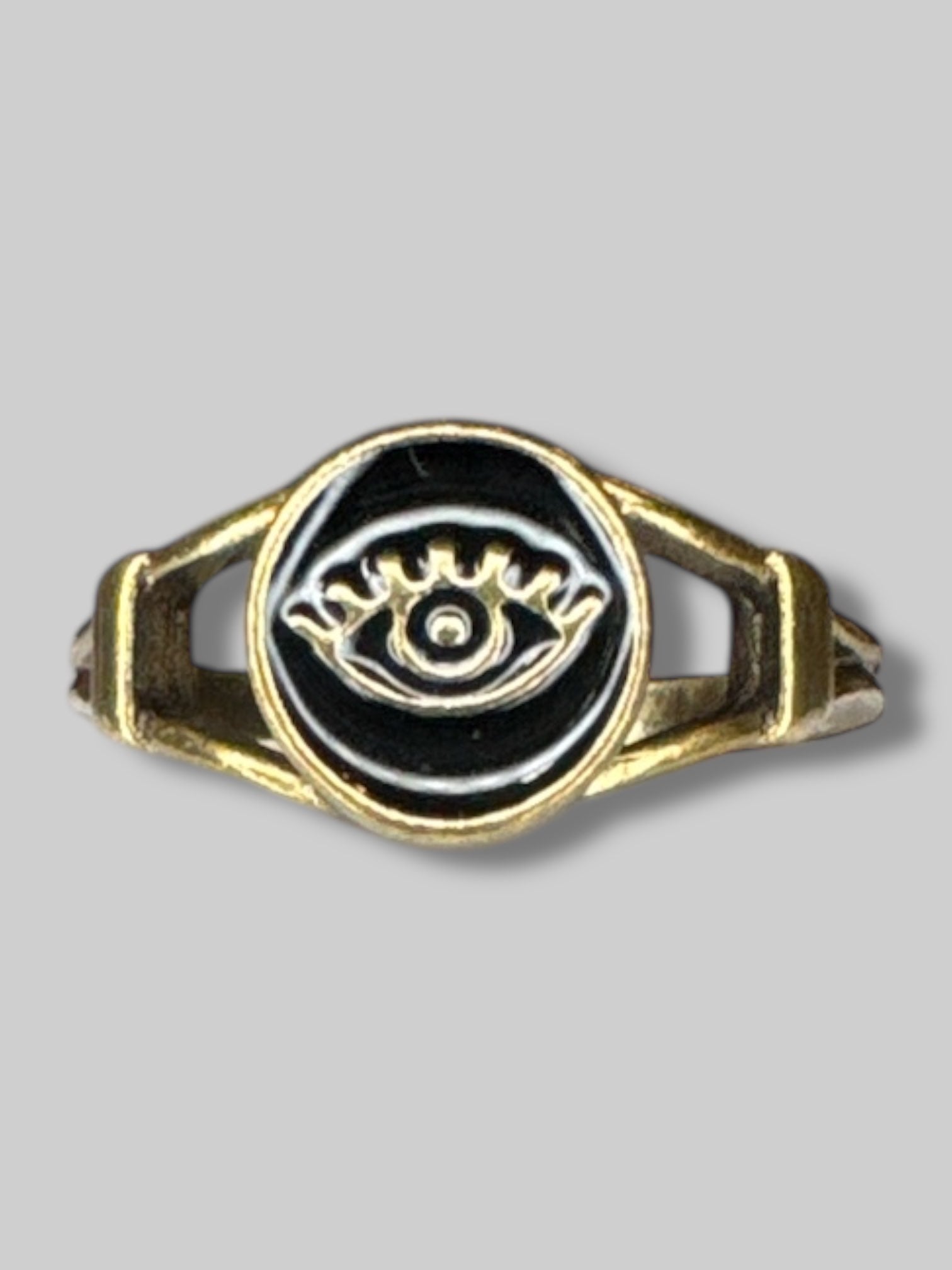 Size 8.25 gold tone ring with eye