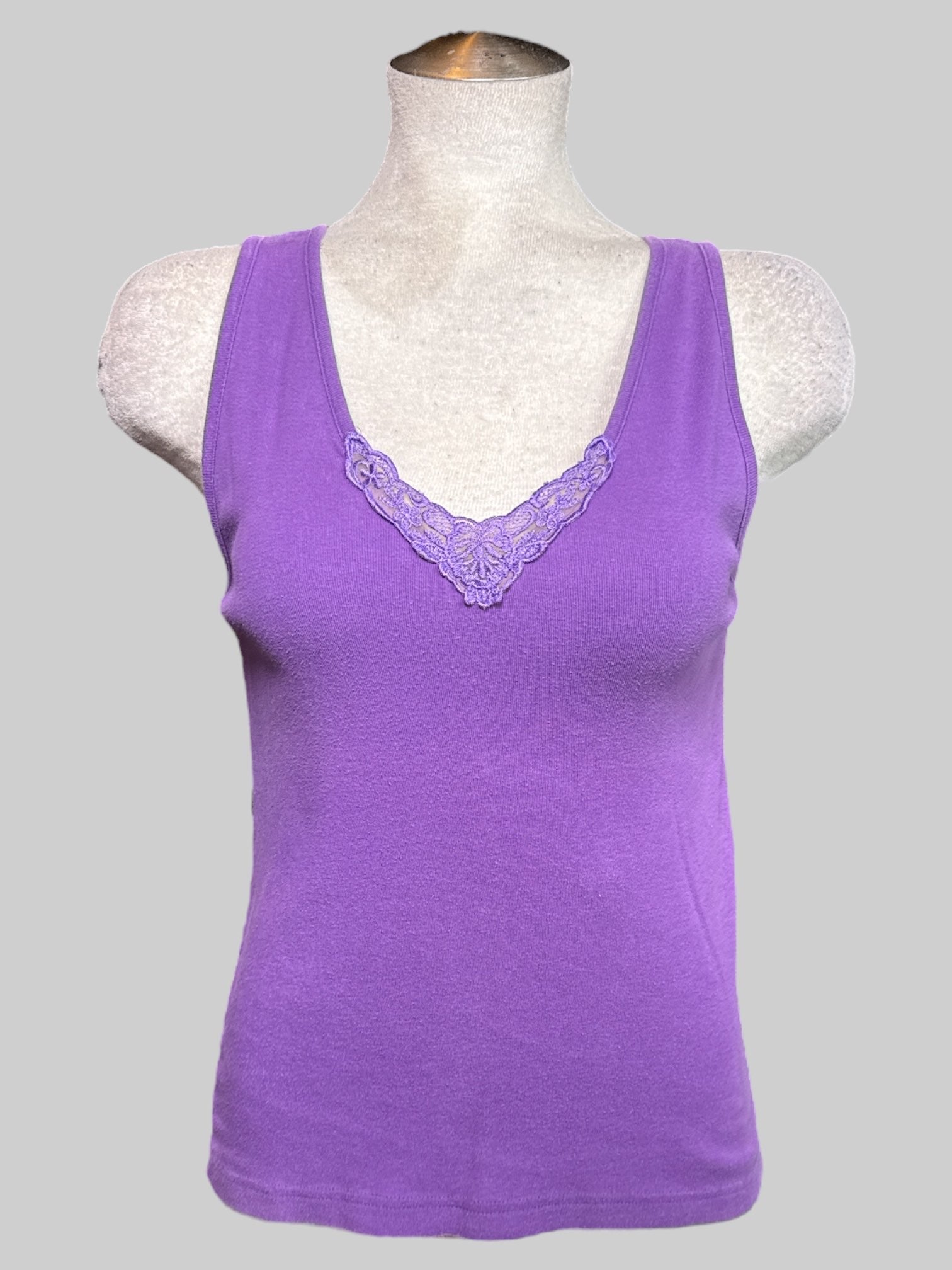 0X vintage purple sleeveless tank top with lace on neckline