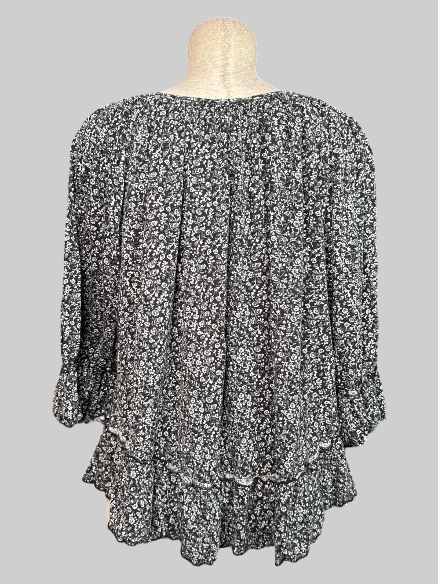 2X black and white floral long sleeve top with three buttons on front, balloon sleeves, and flowy hems