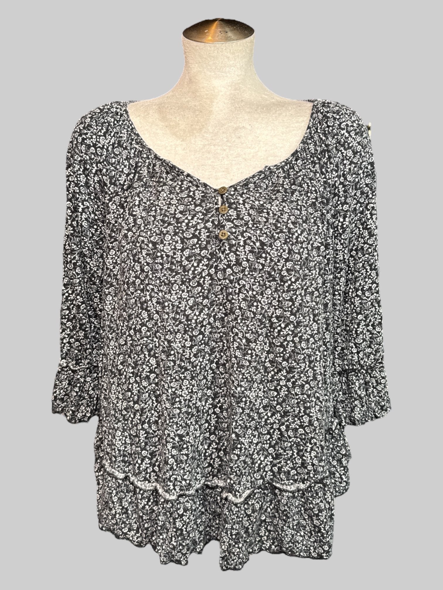 2X black and white floral long sleeve top with three buttons on front, balloon sleeves, and flowy hems