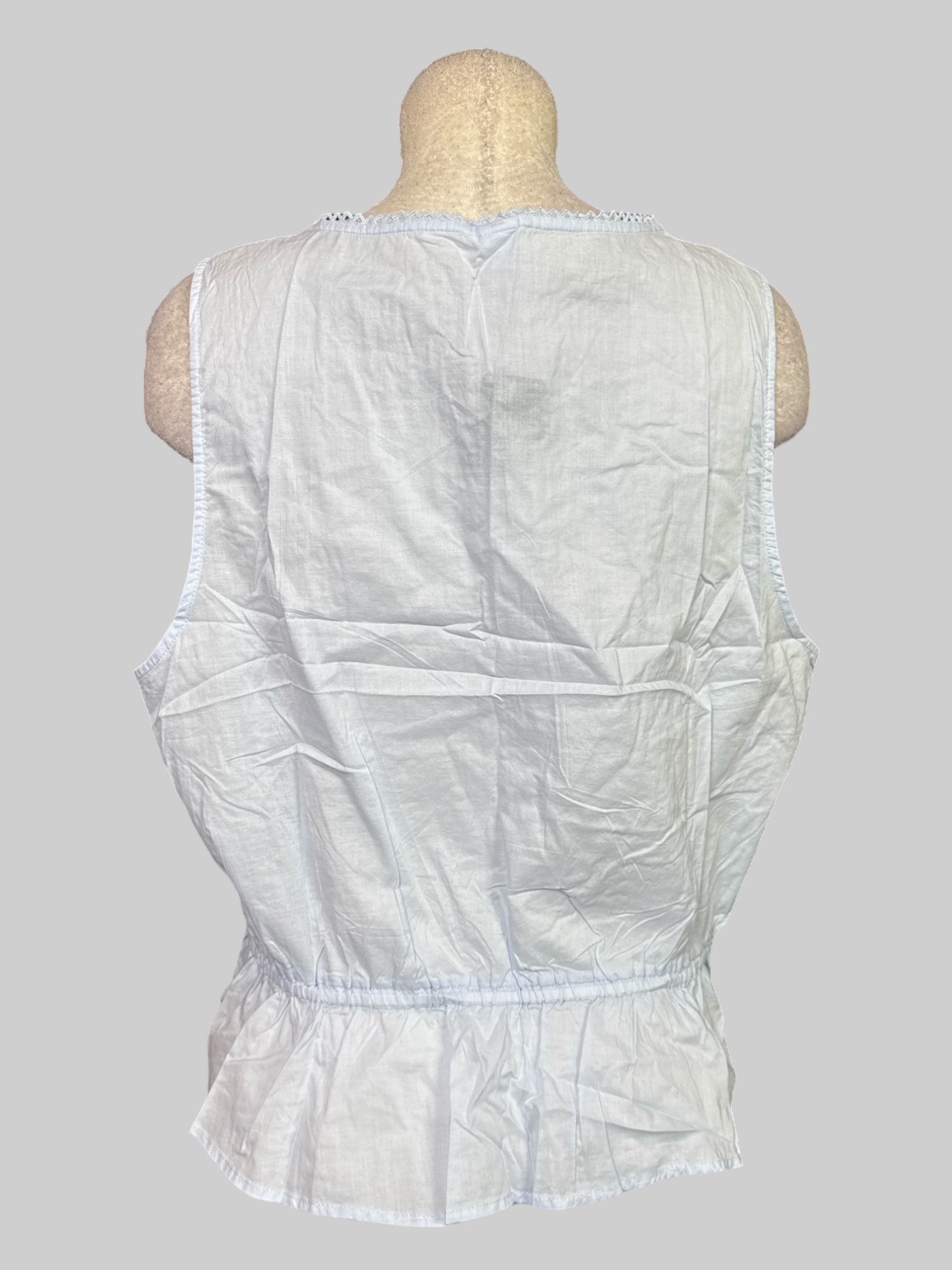 2X light blue sleeveless button-down top with drawstring on front, and lace details