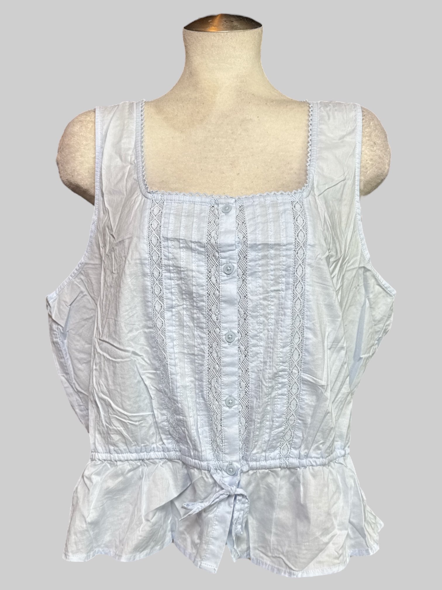 2X light blue sleeveless button-down top with drawstring on front, and lace details