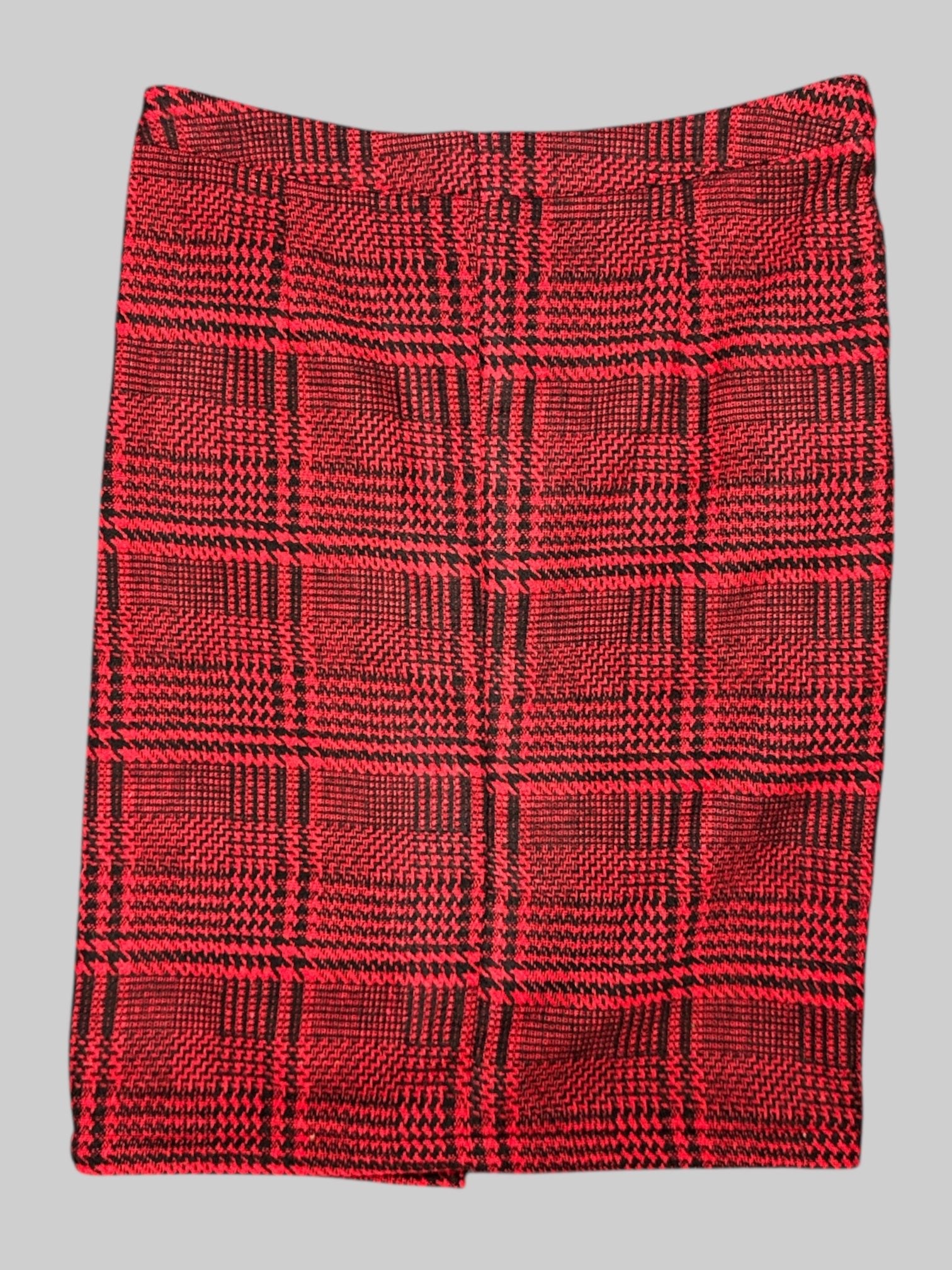 XL red and black pattern skirt