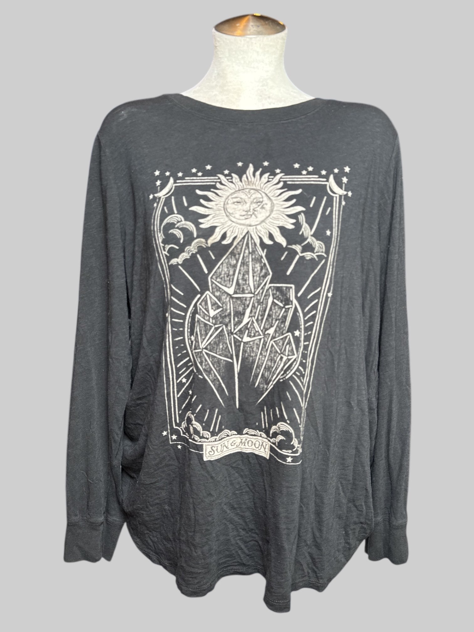 4X black soft long sleeve with celestial graphics