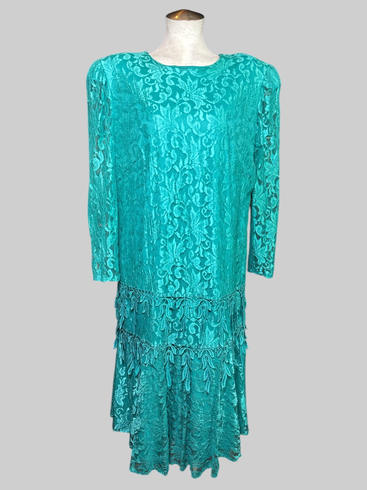 1X vintage teal tiered dress with sheer lace sleeves, shoulder pads, and beautiful florals and was made in the USA