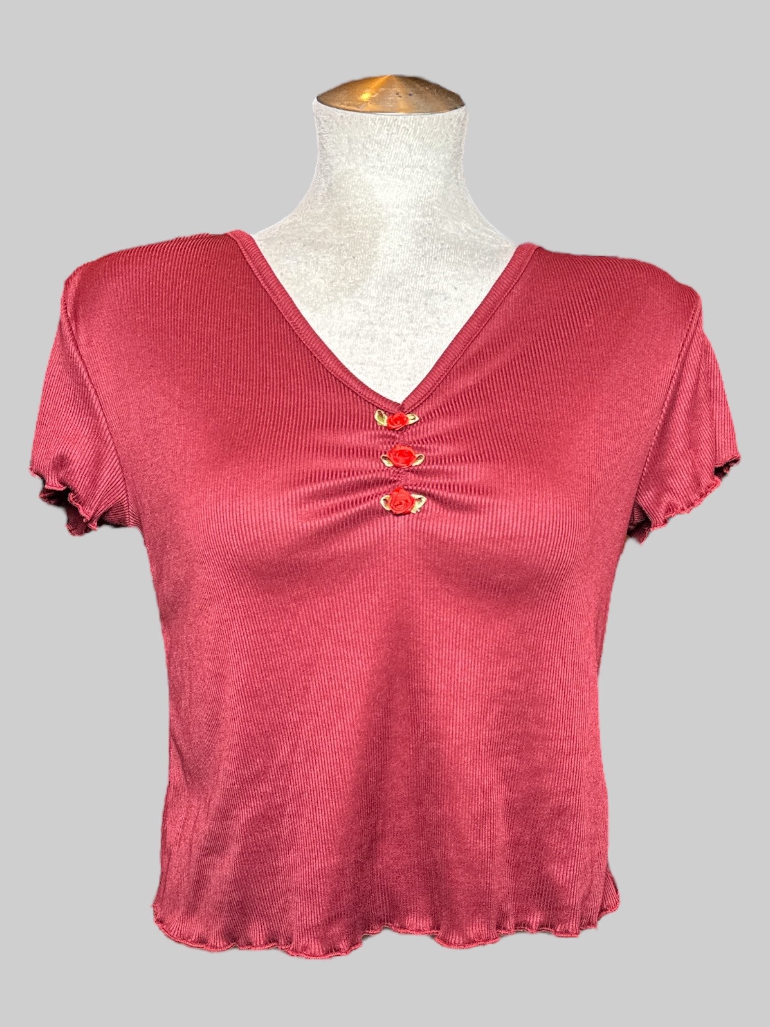 2X red ribbed t shirt with rose embellishments and lettuce trim