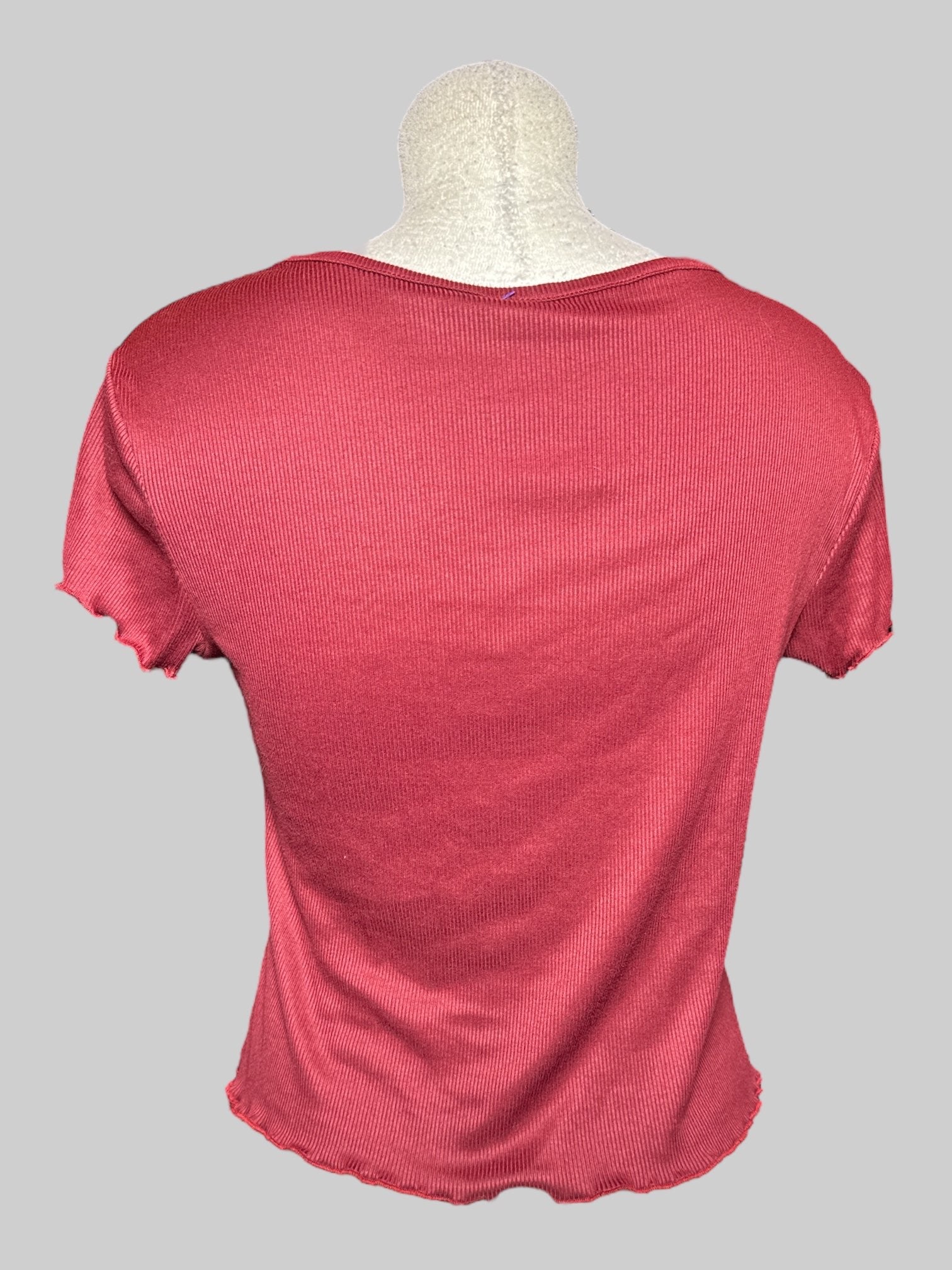 2X red ribbed t shirt with rose embellishments and lettuce trim