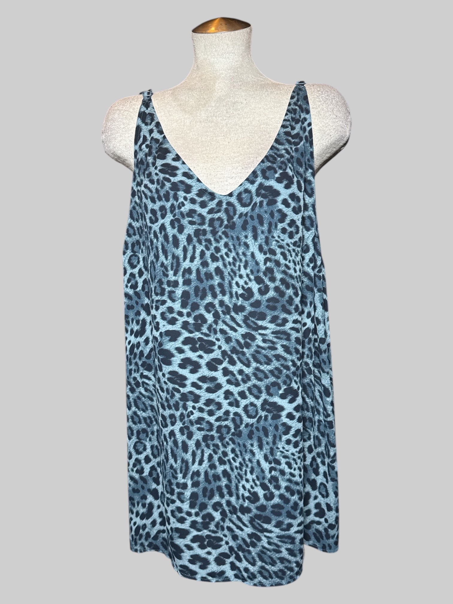 4X Torrid blue and black  animal print sleeveless top