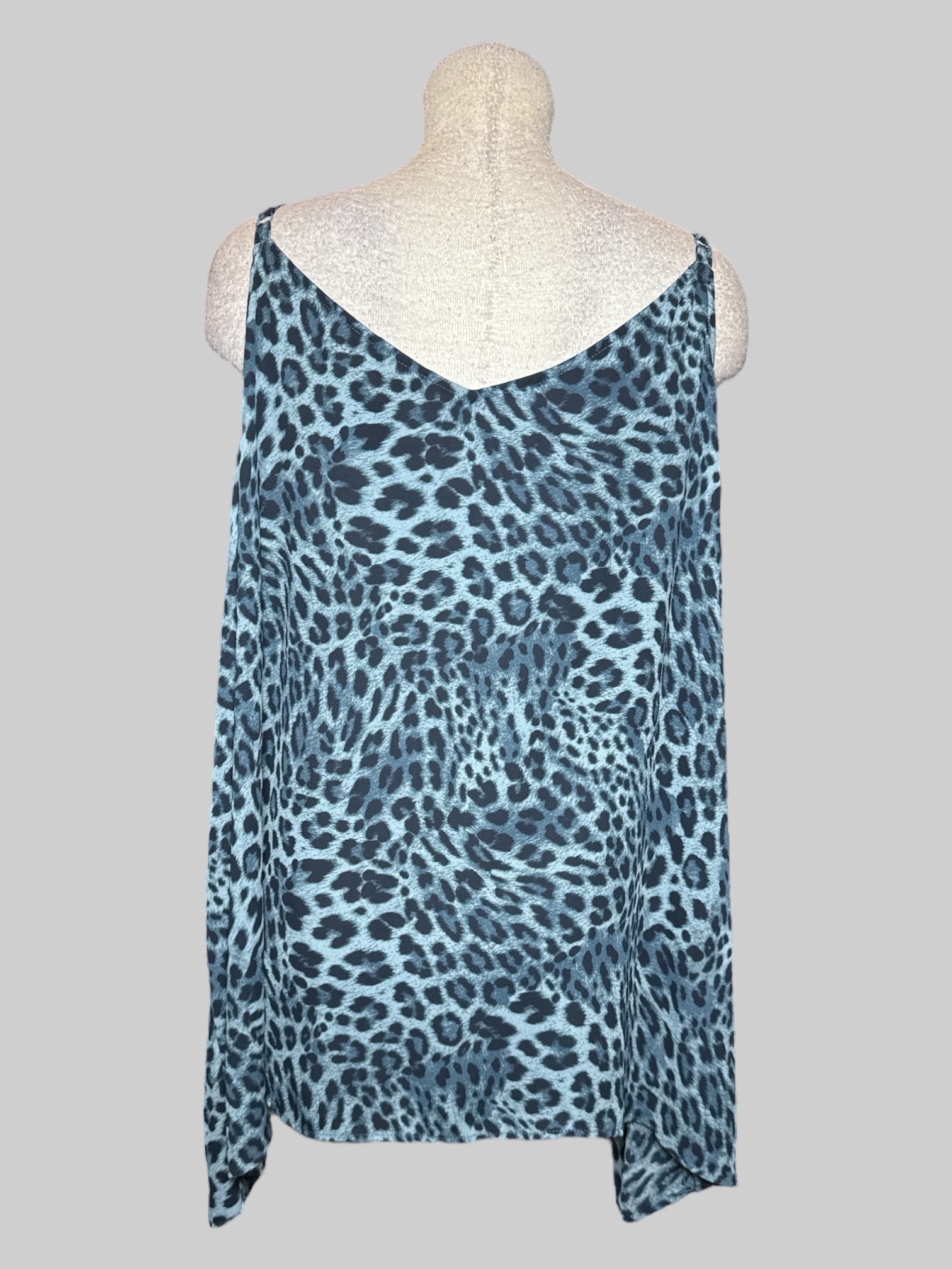 4X Torrid blue and black  animal print sleeveless top