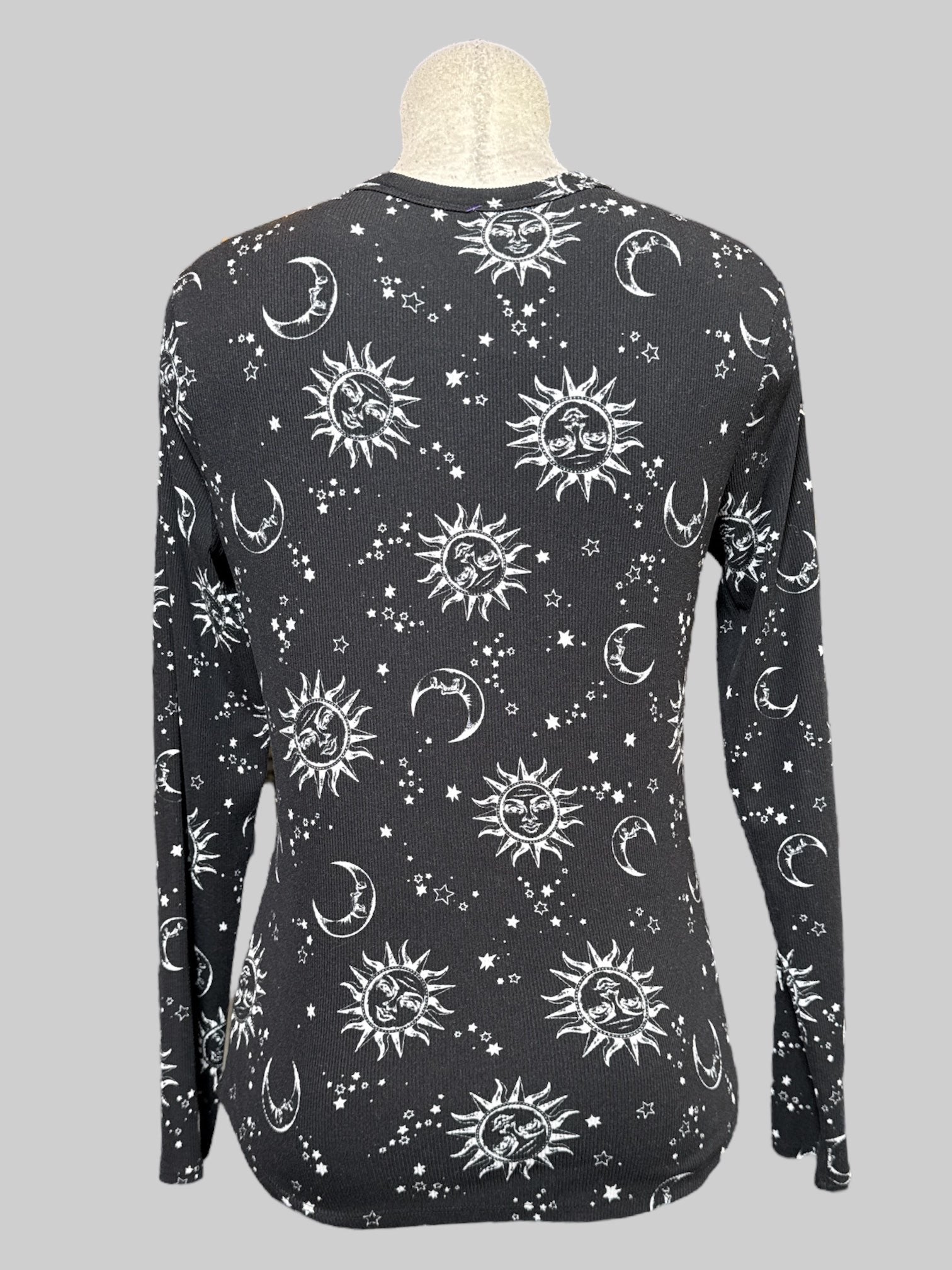 XL black and white celestial print long sleeve top