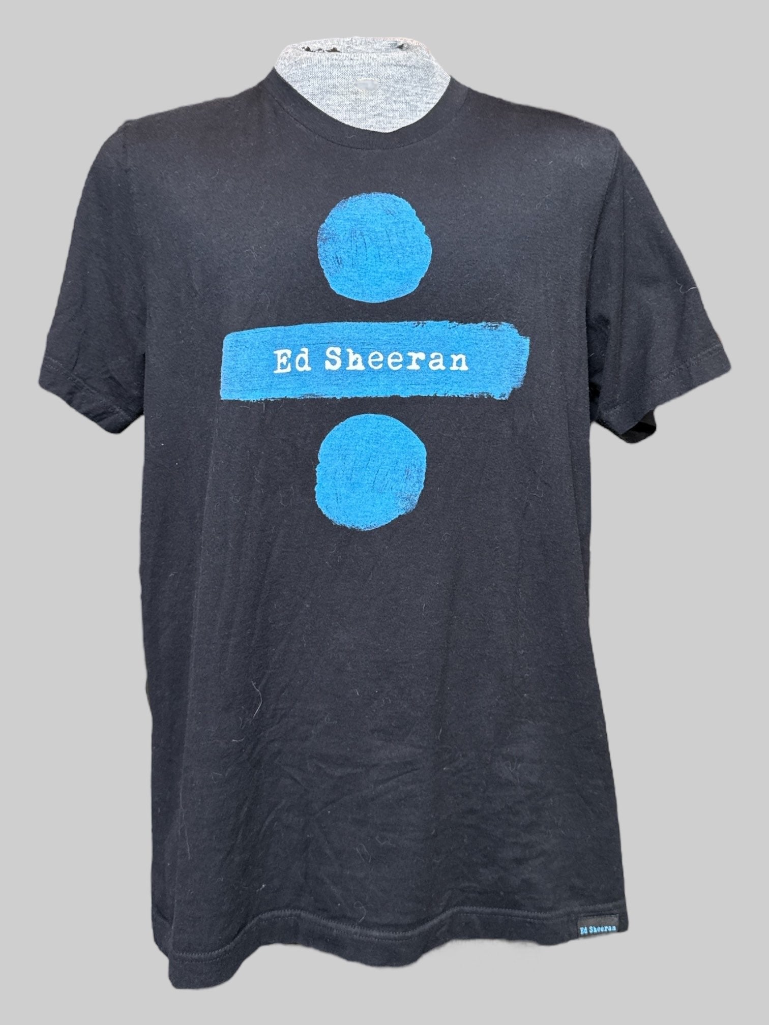 1X black T-shirt with blue Ed Sheeran Divided Tour graphics