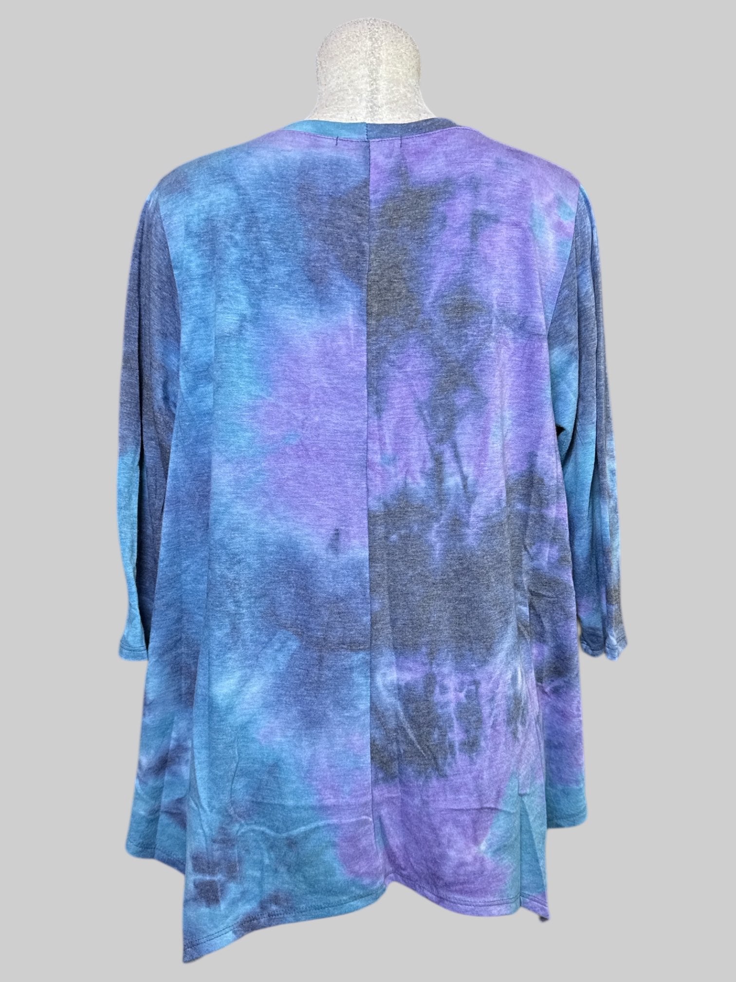 1X blue purple and black tie-dye sleeve top with flowy asymmetrical hem