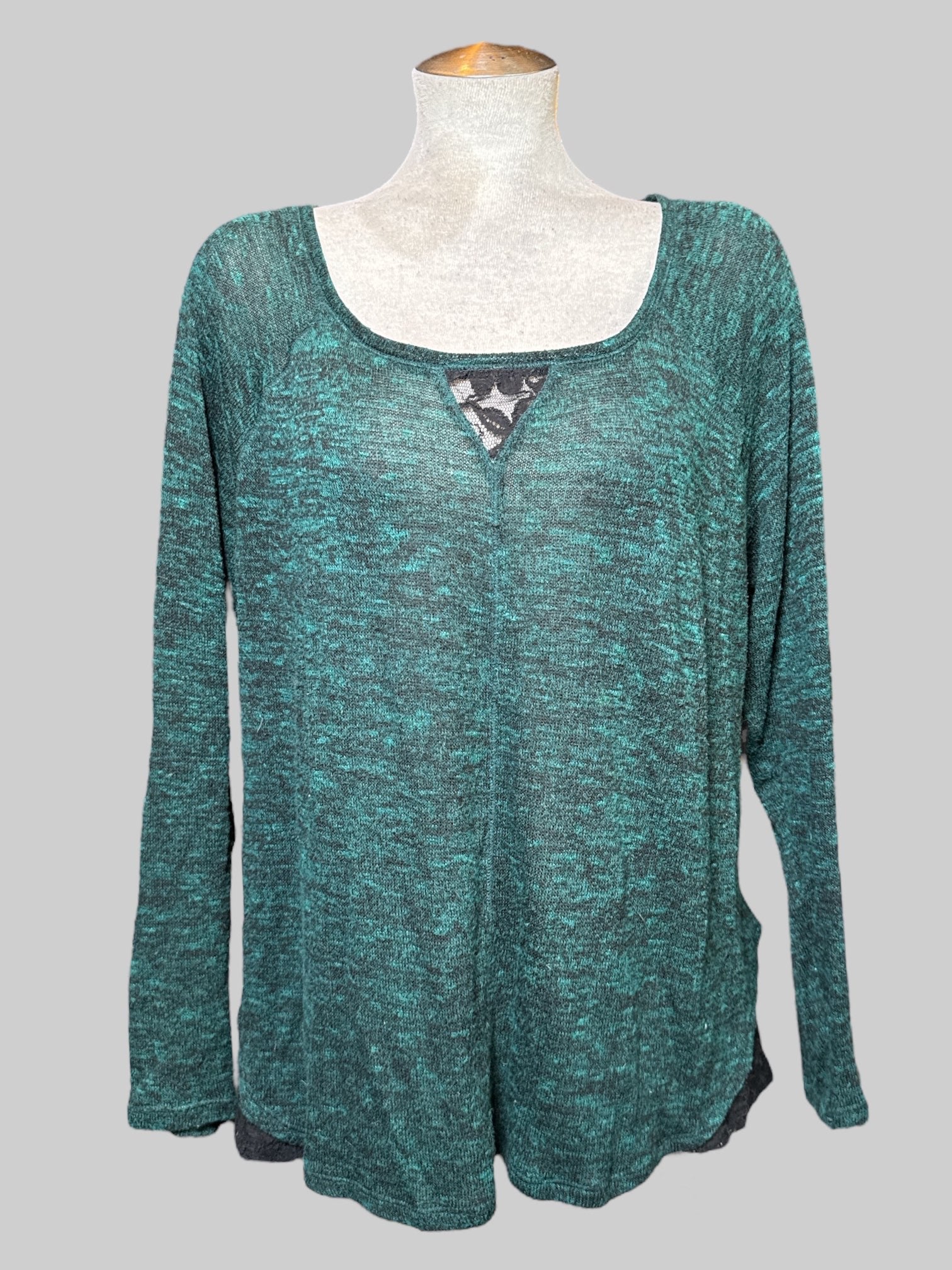 2X Heathered green long sleeve top with black lace detail details on front and sides