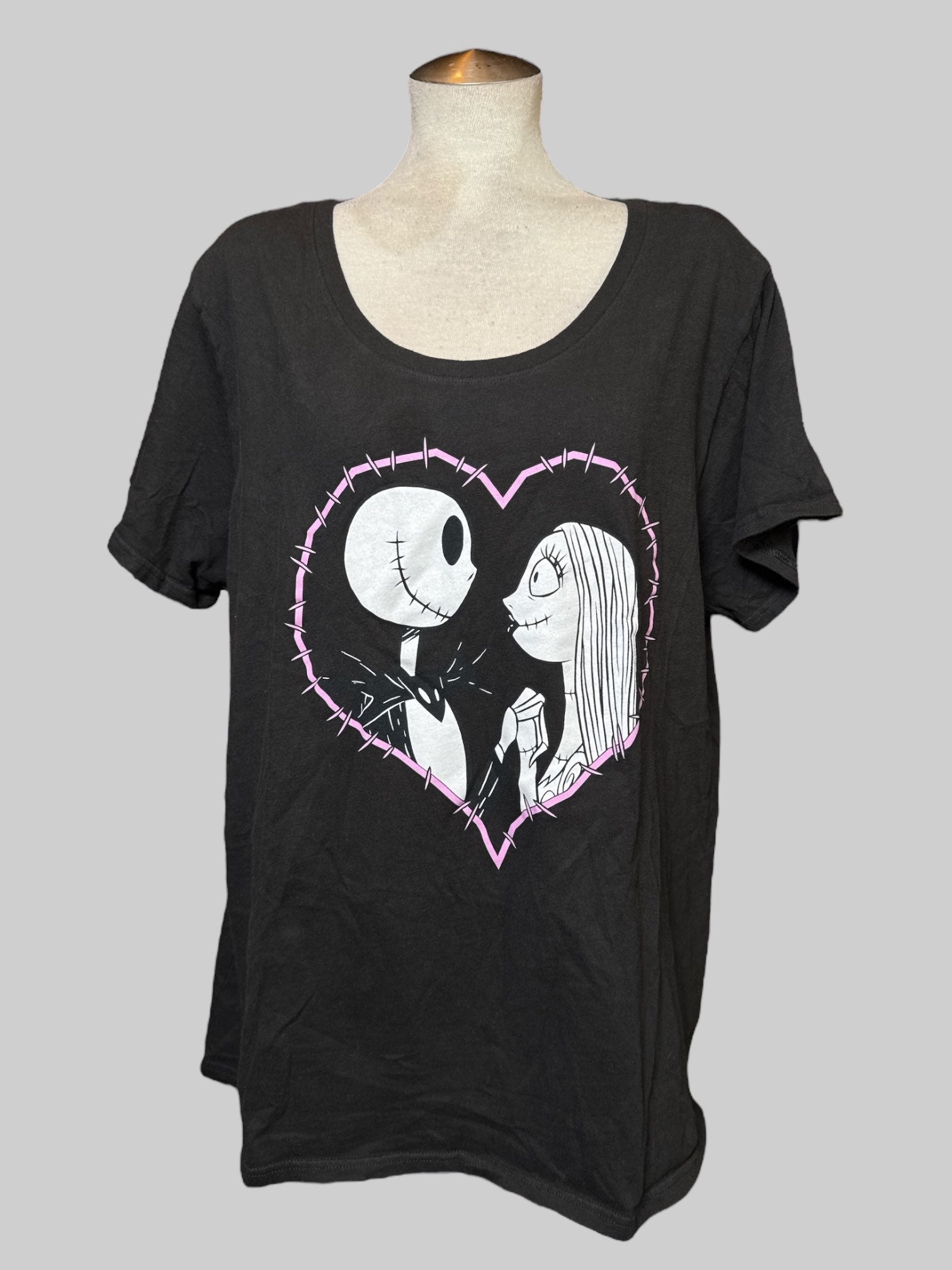 2X black T-shirt with The Nightmare before Christmas graphic on front, and “true love never dies” on back