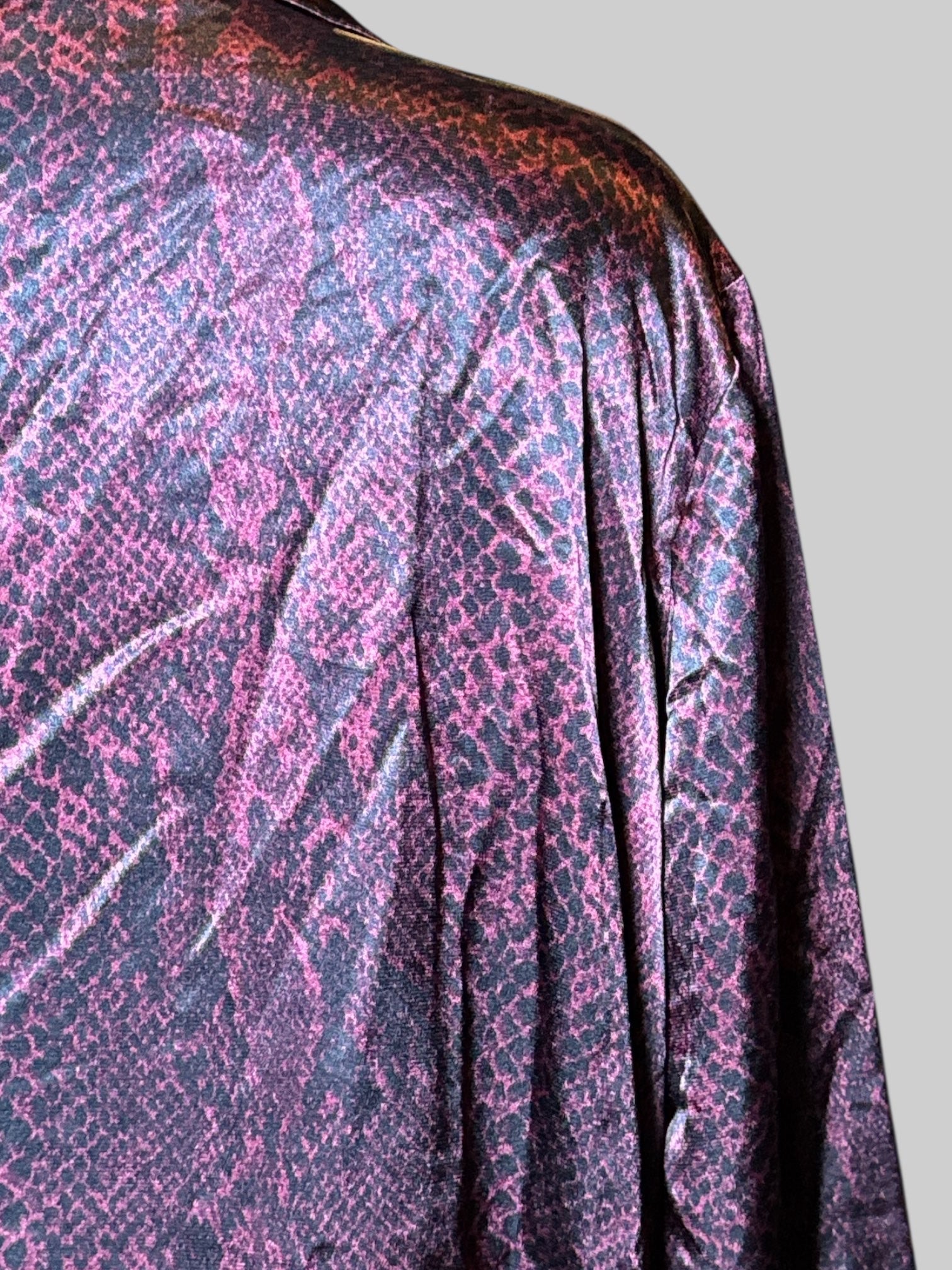 4X vintage black and maroon snake, print long sleeve button-down with satin like texture and buttons on cuffs