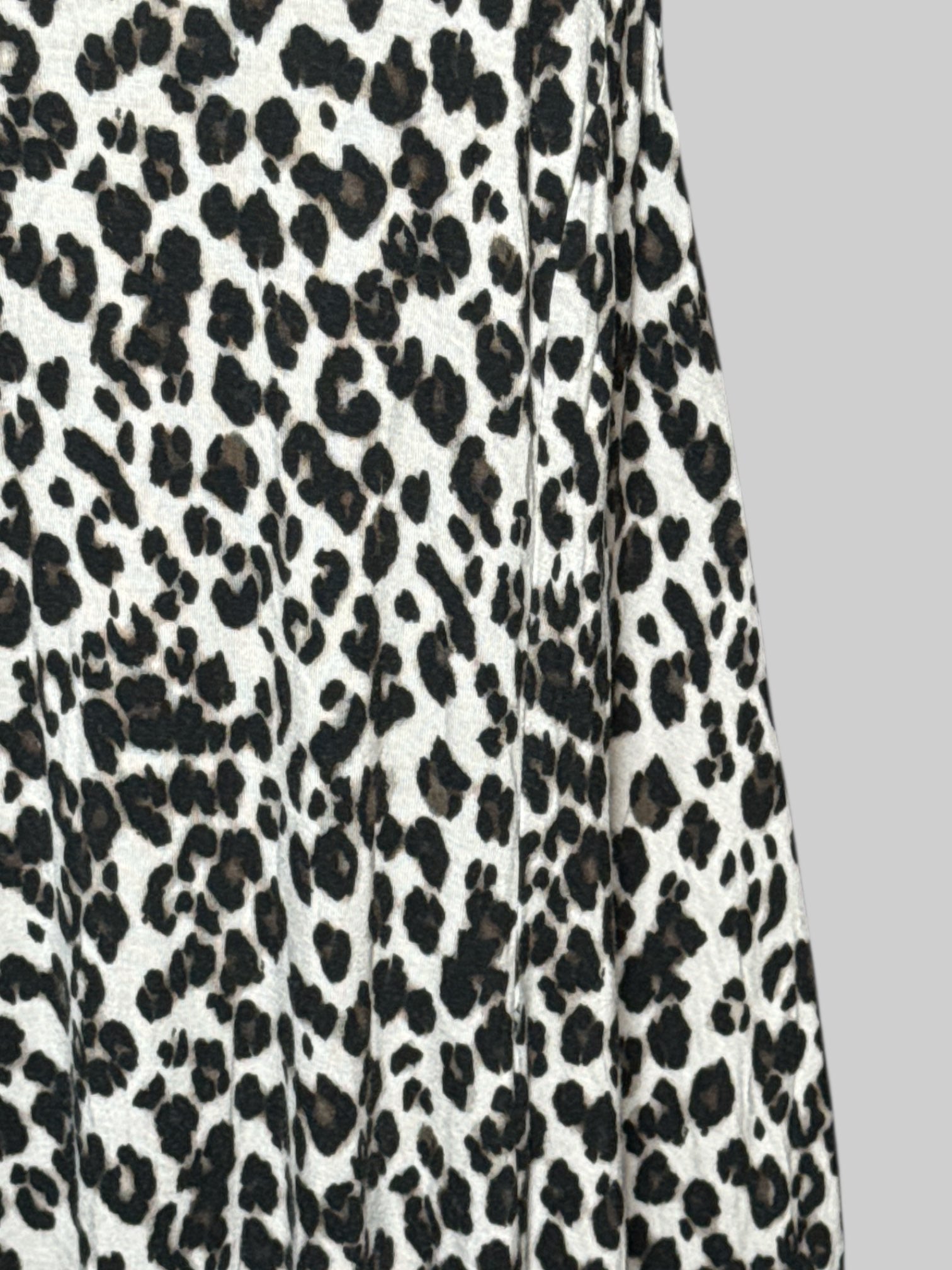 4X leopard print sleeveless dress with pockets, and keyhole with two buttons on back