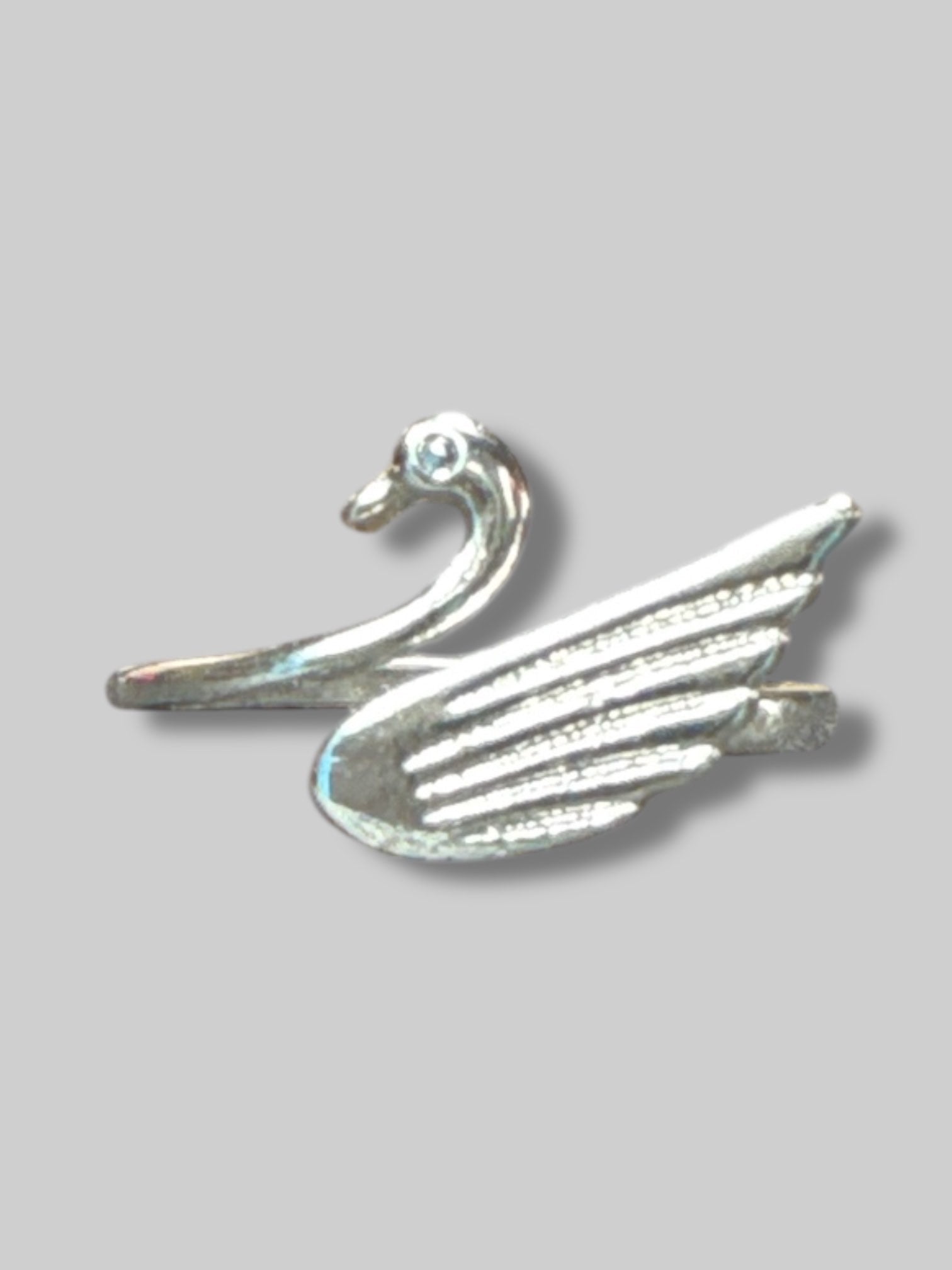 Adjustable silver tone swan rin
