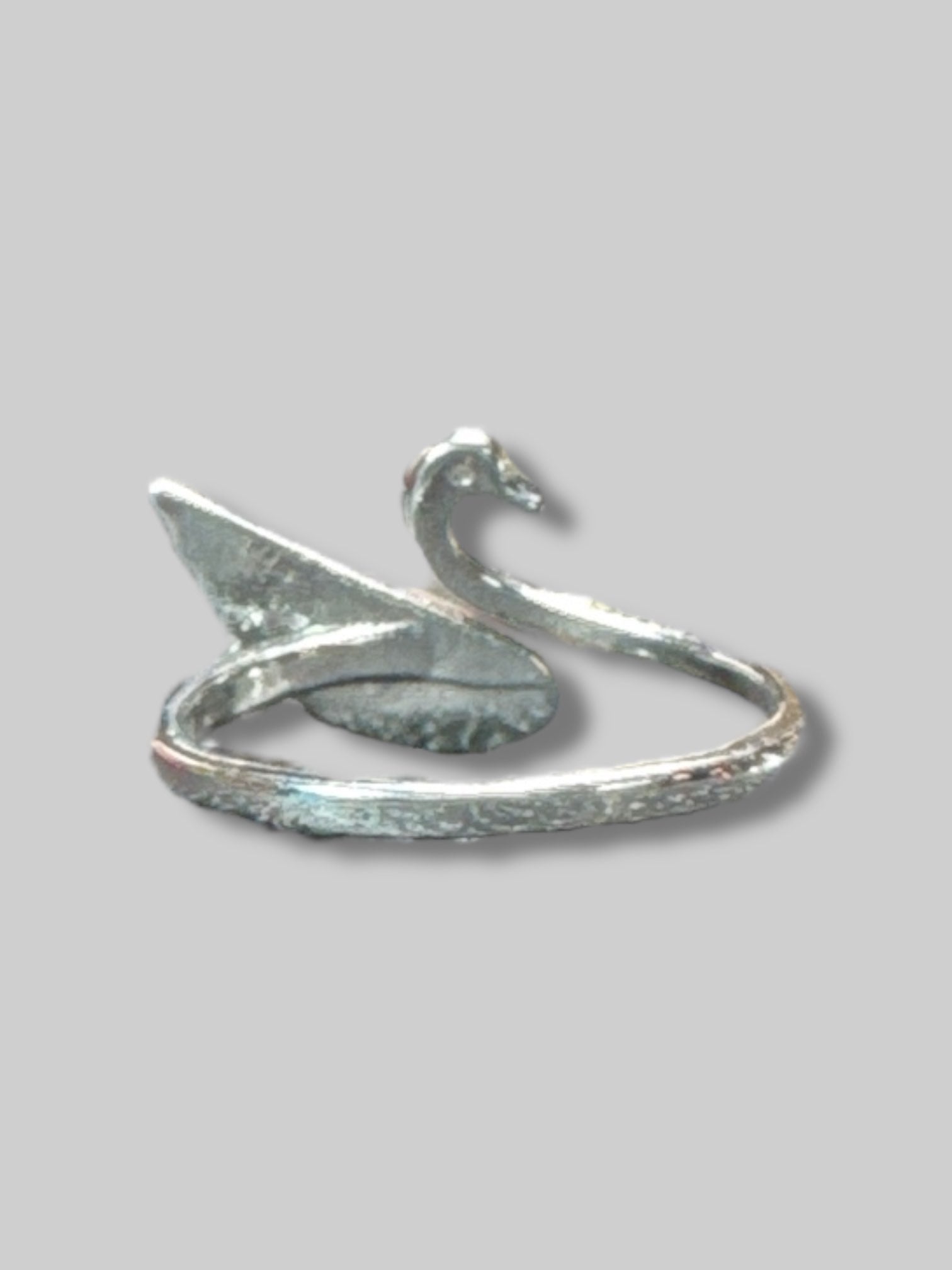 Adjustable silver tone swan rin