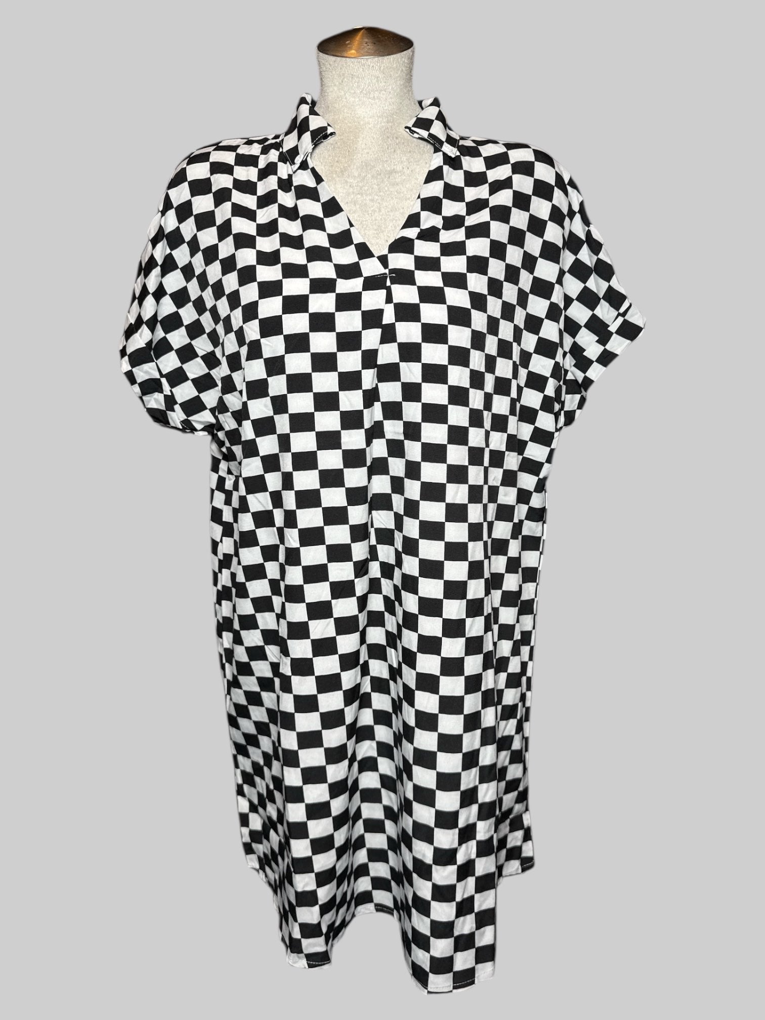 XL SOLUTION black and white checkered short sleeve dress
