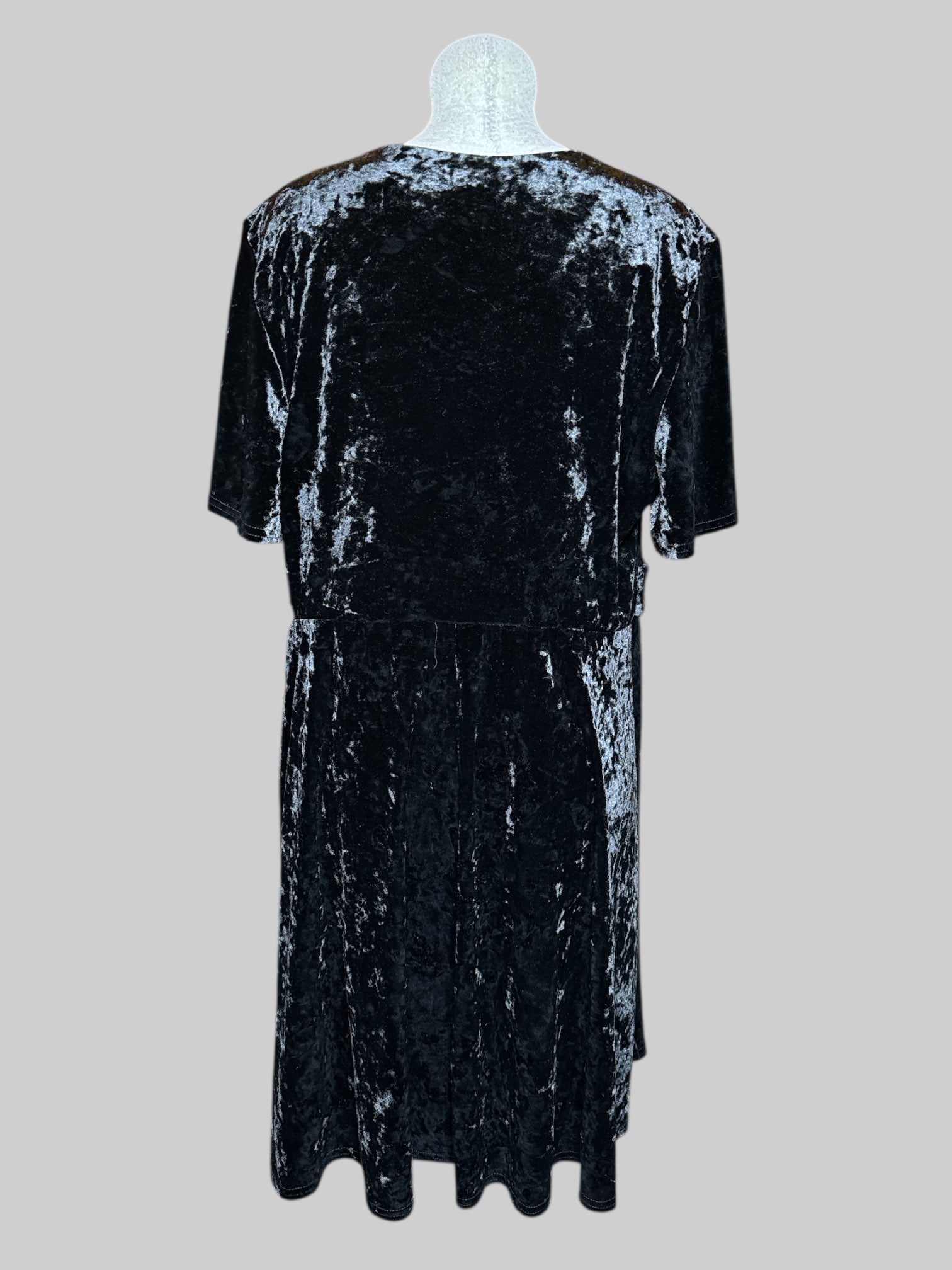 1X NEW LOOK curves black crushed velvet dress with twist