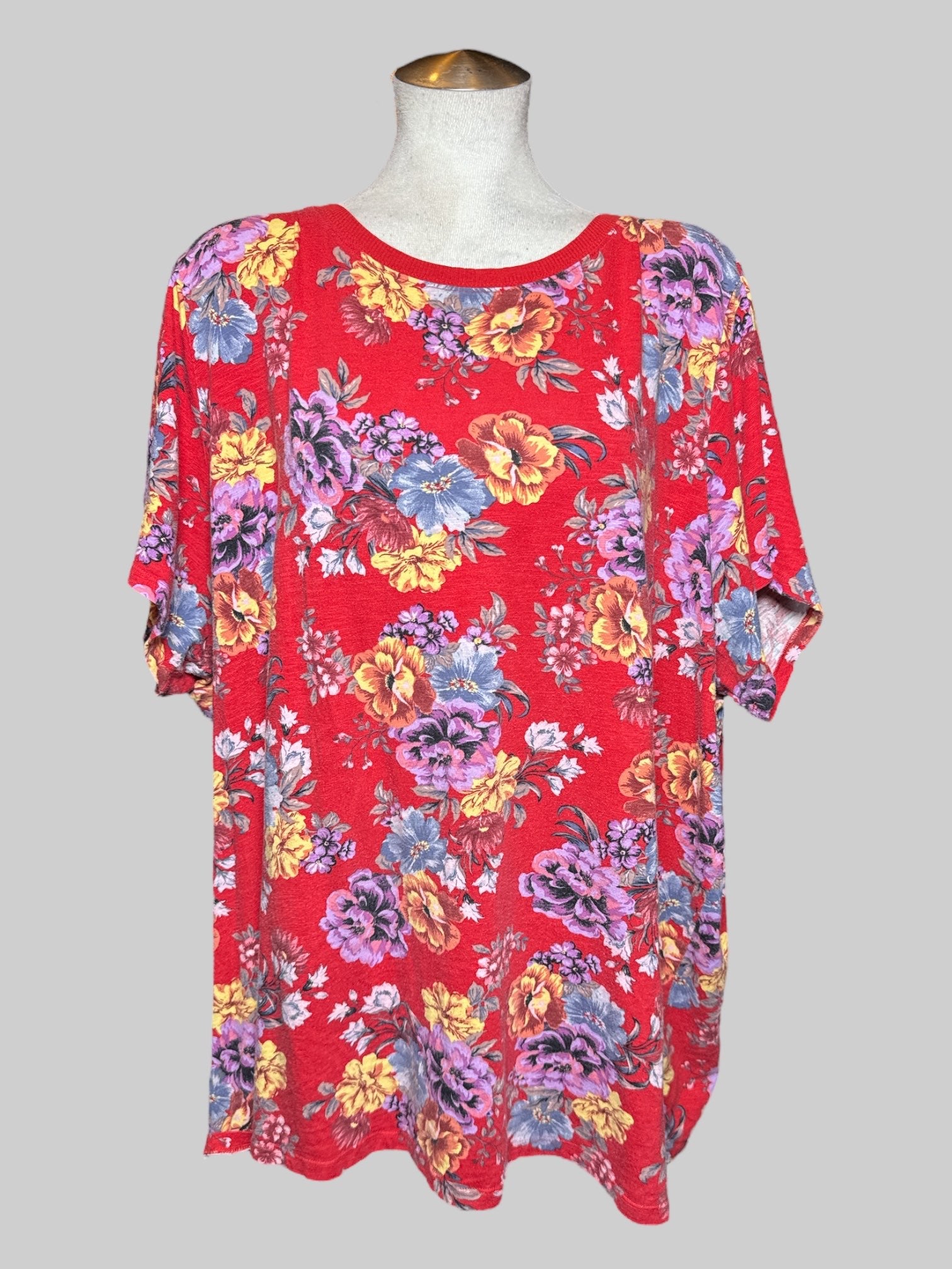 8X Torrid red t shirt with multicolor florals