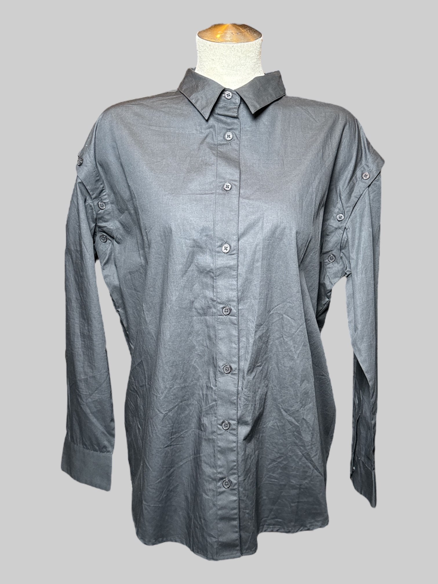 XL Wild Fang , long sleeve button down with detachable sleeves, and buttons on back