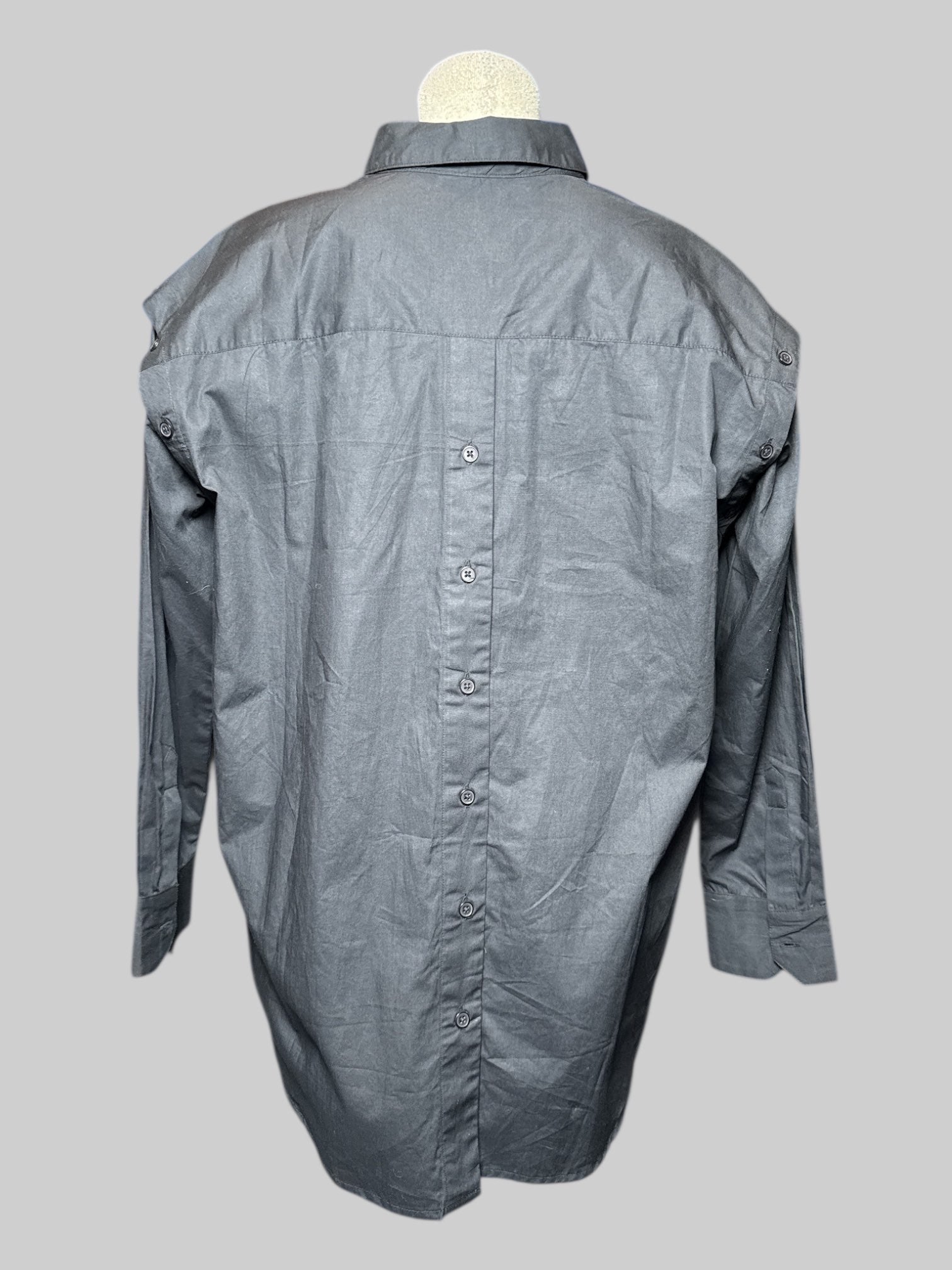 XL Wild Fang , long sleeve button down with detachable sleeves, and buttons on back