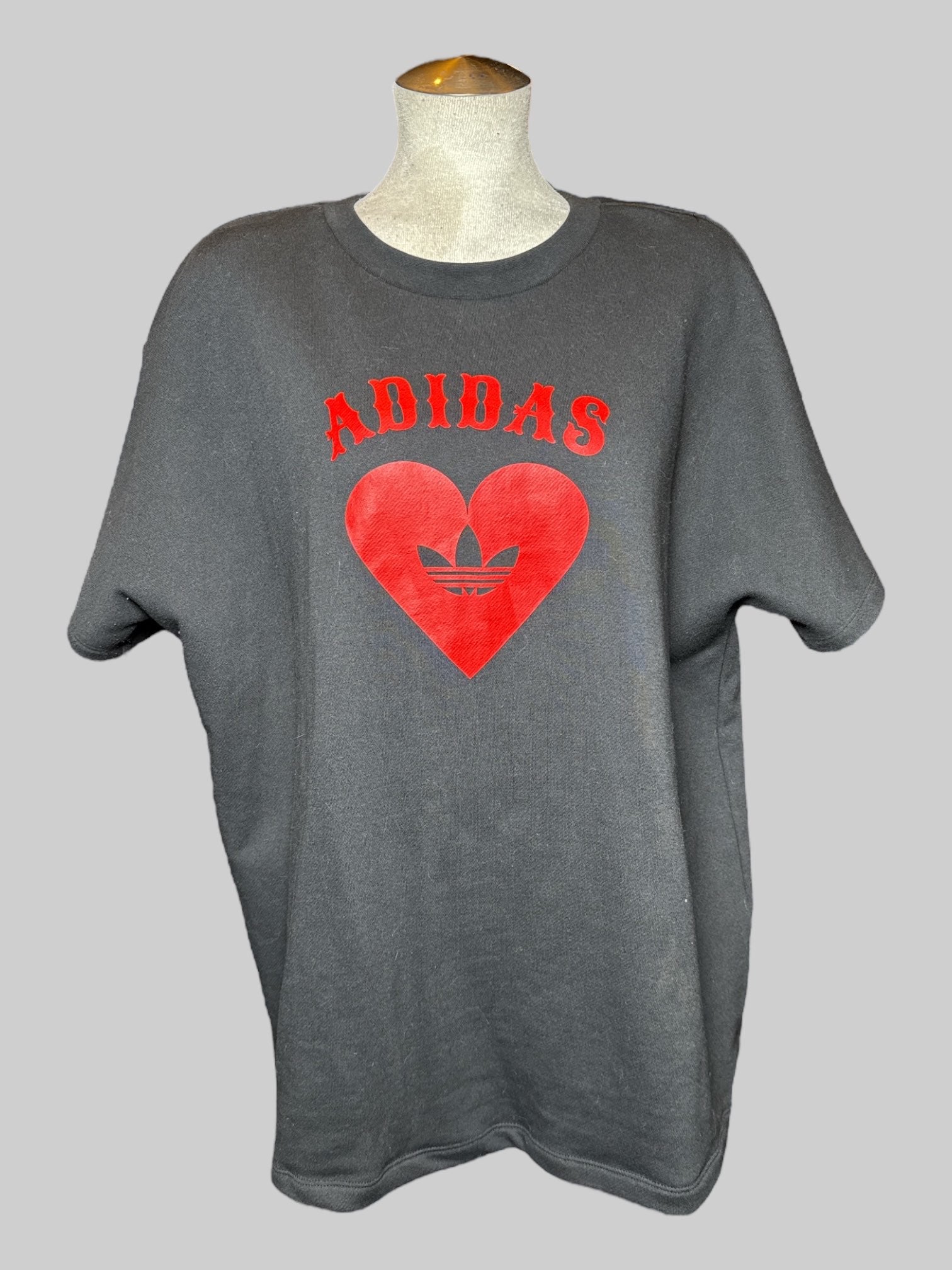 2X Adidas black thick T-shirt with red embroidered logo on back, and graphic on front