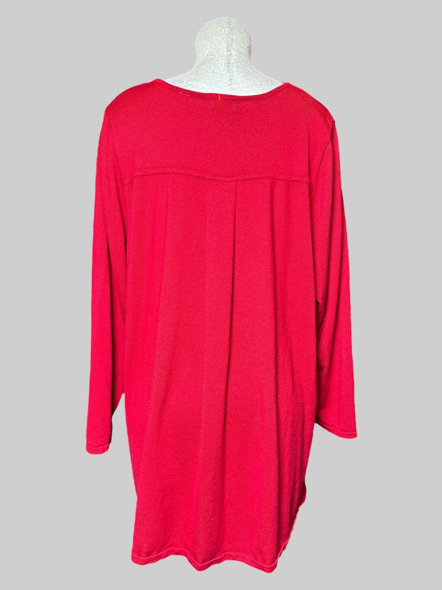 4X Tahari red sweater top with pleating on the back