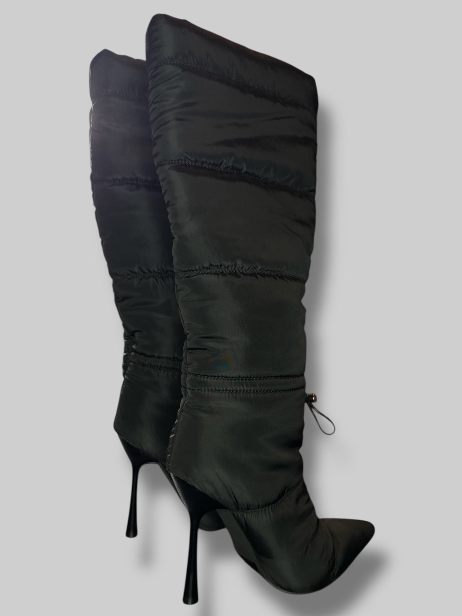 Size women’s 6 black cunty 4” heel snow boots