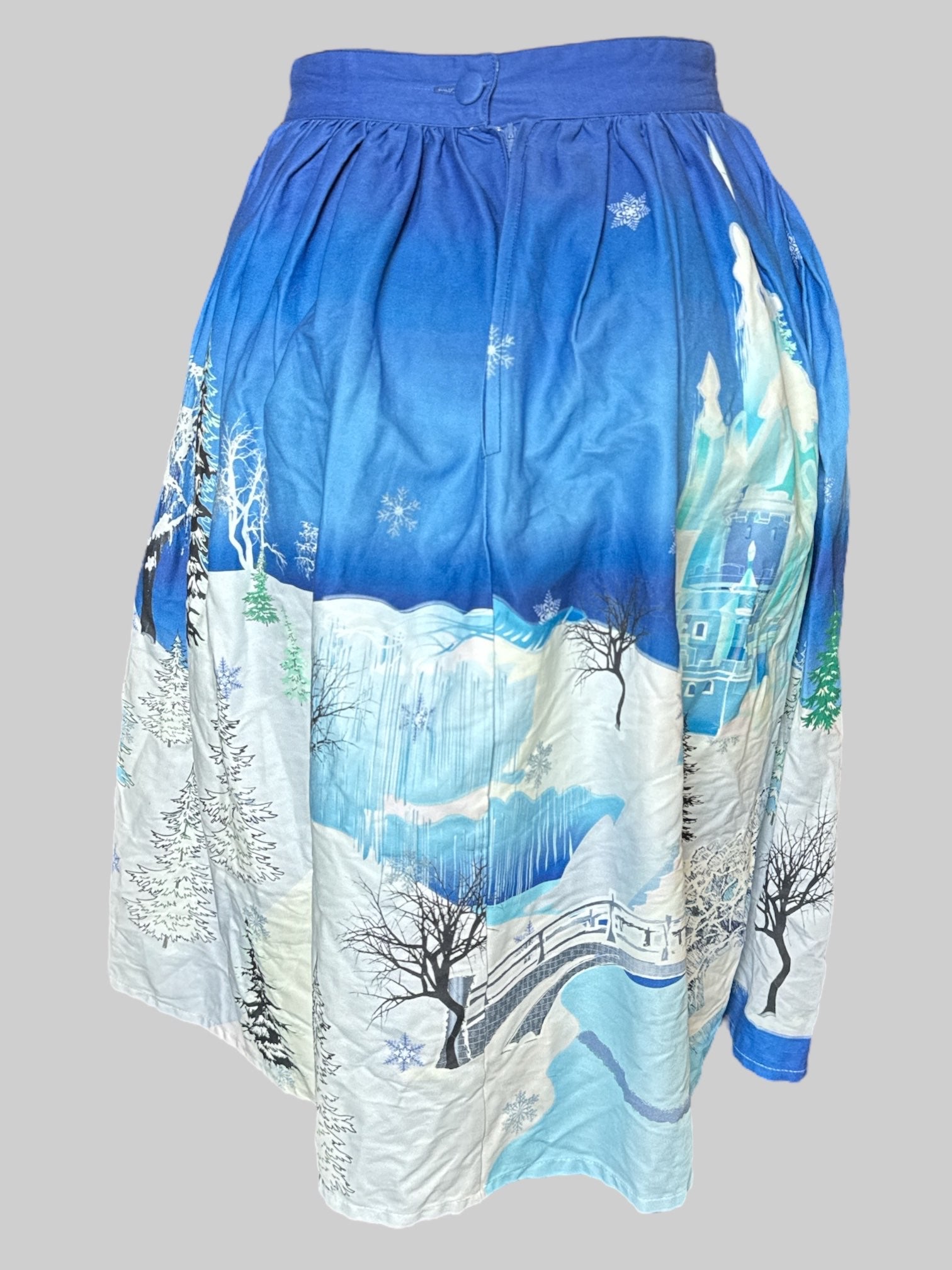 S Unique Vintage blue winter scene skirt with lots of pleating and zipper