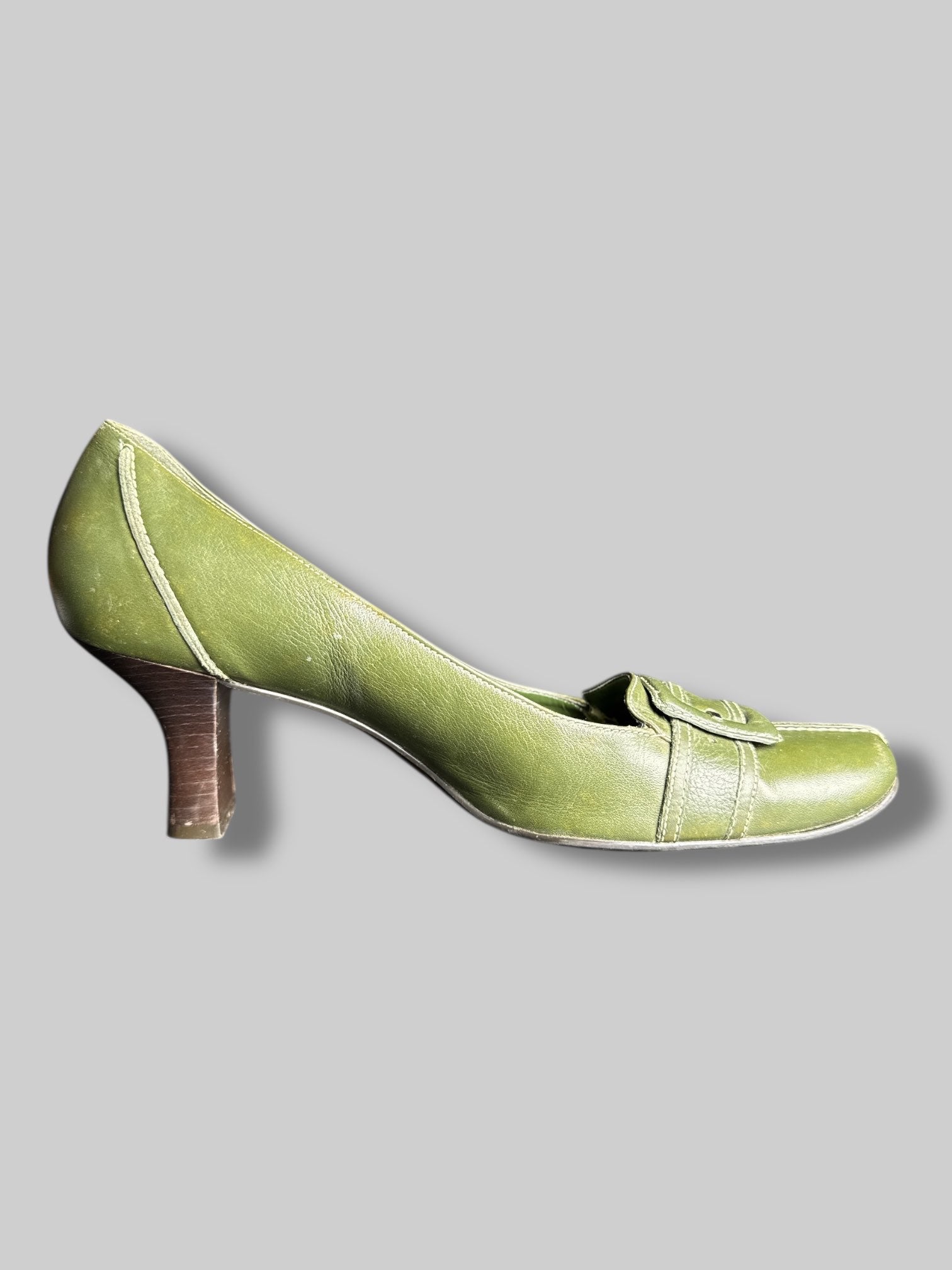 Size 9M Gianni Bini green leather heels with buckles on the front