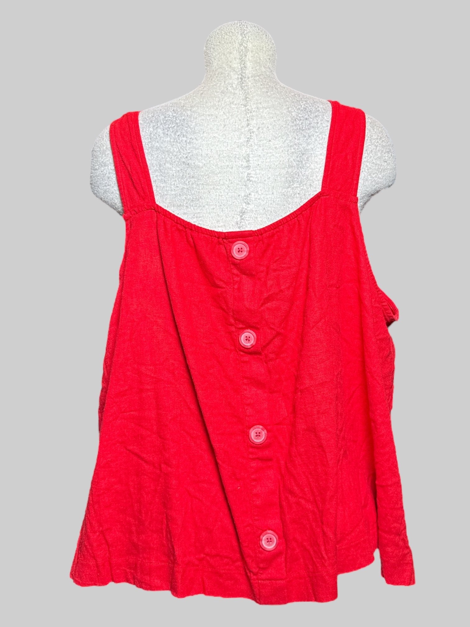 4X Ava & Viv black red sleveveless blouse with buttons on back