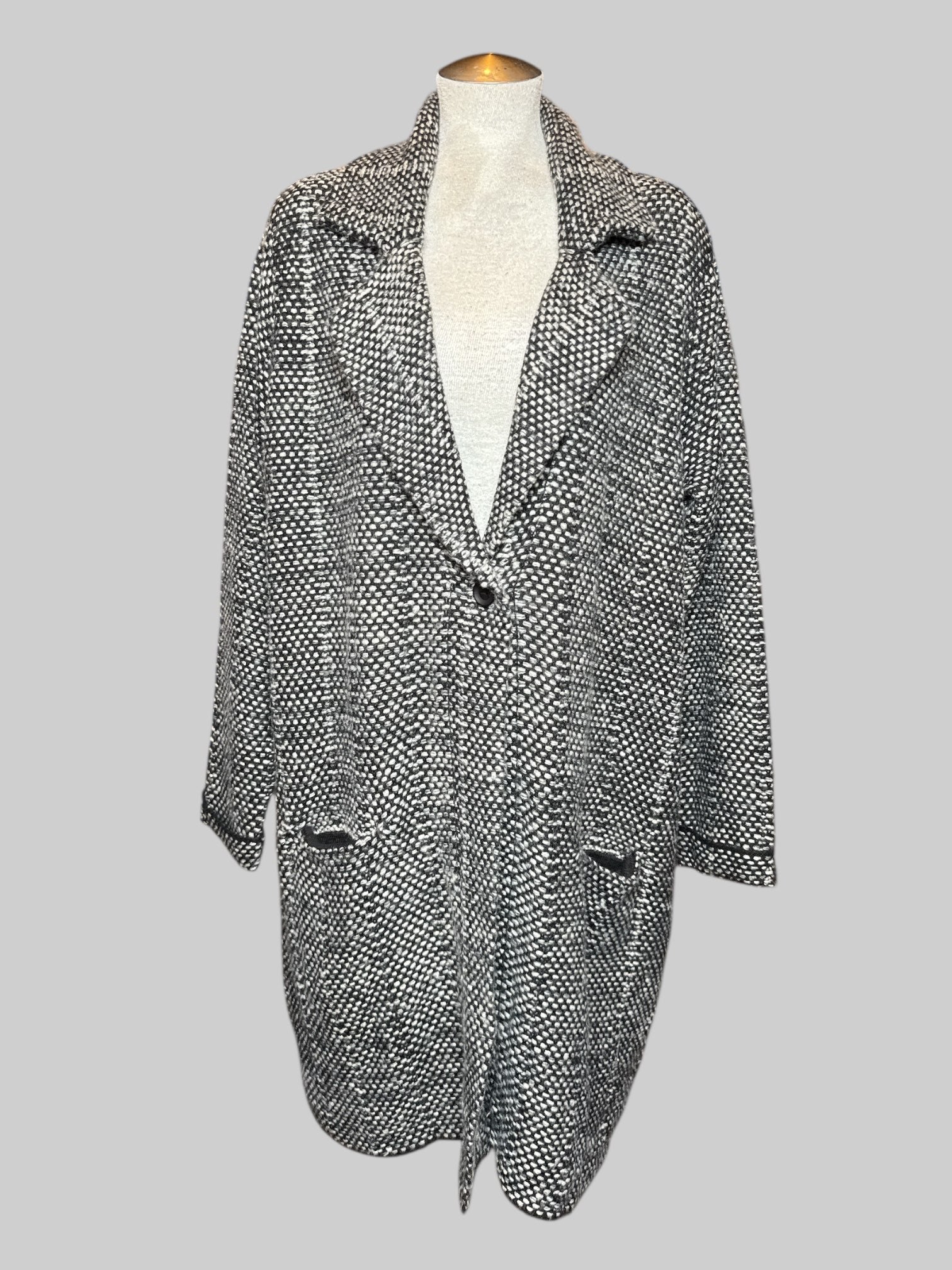 0X Simply Emma Sears NWT black and grey knit blazer sweater with pockets, one button, and metallic thread throughout
