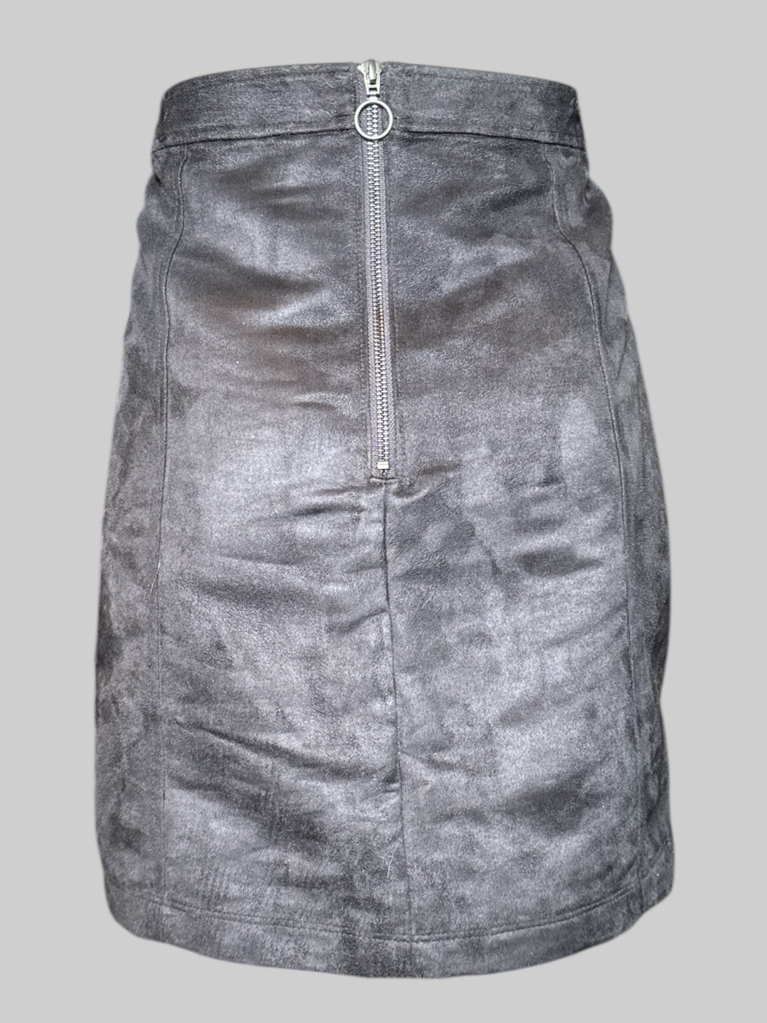 0X Old Navy black suede like skirt with pockets, and zipper on back