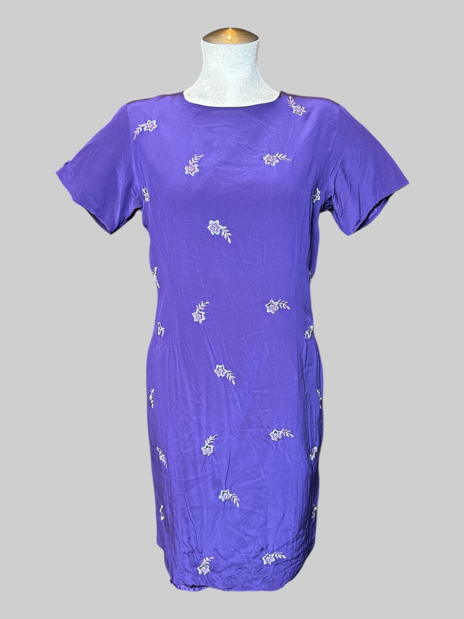 L Stephanie Andrews vintage purple short sleeve dress with floral embroidery, and zipper on back