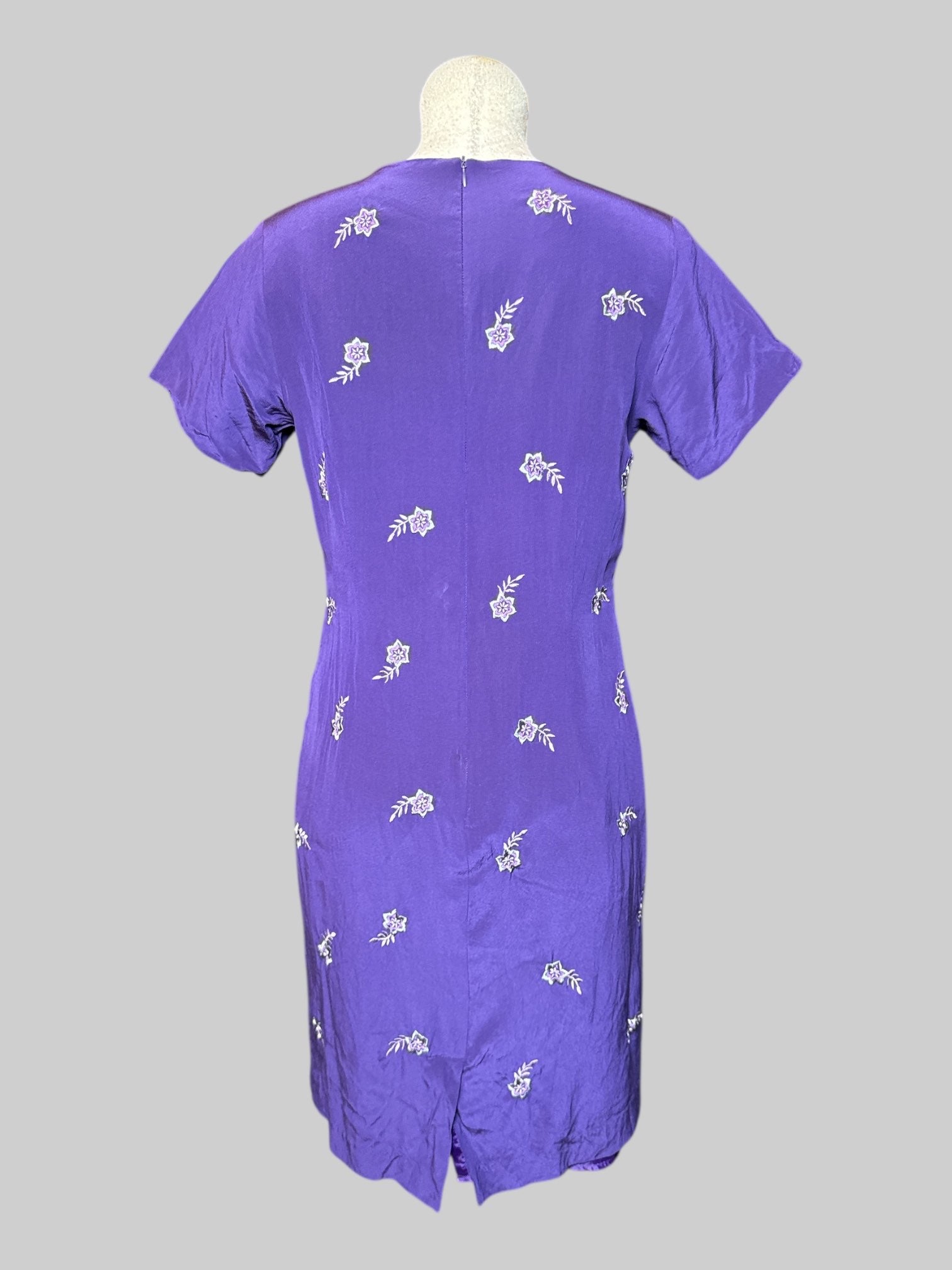 L Stephanie Andrews vintage purple short sleeve dress with floral embroidery, and zipper on back