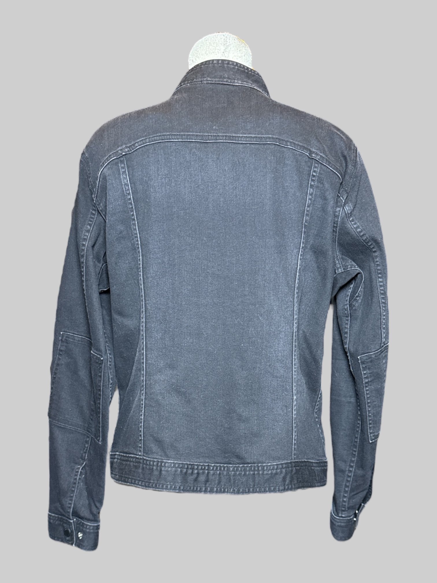 L Duluth black denim zip up jacket with pockets and elbow reinforcement