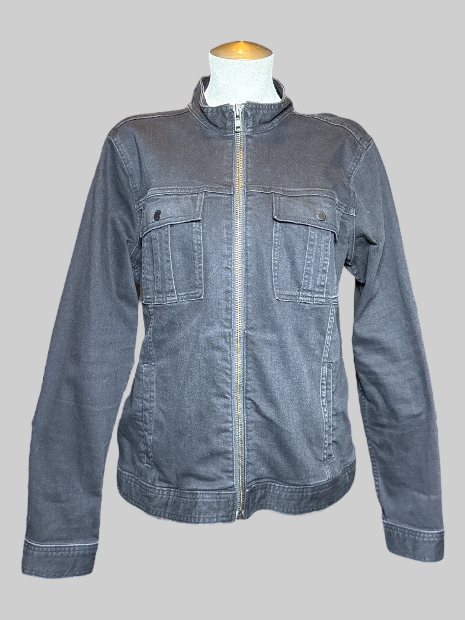 L Duluth black denim zip up jacket with pockets and elbow reinforcement