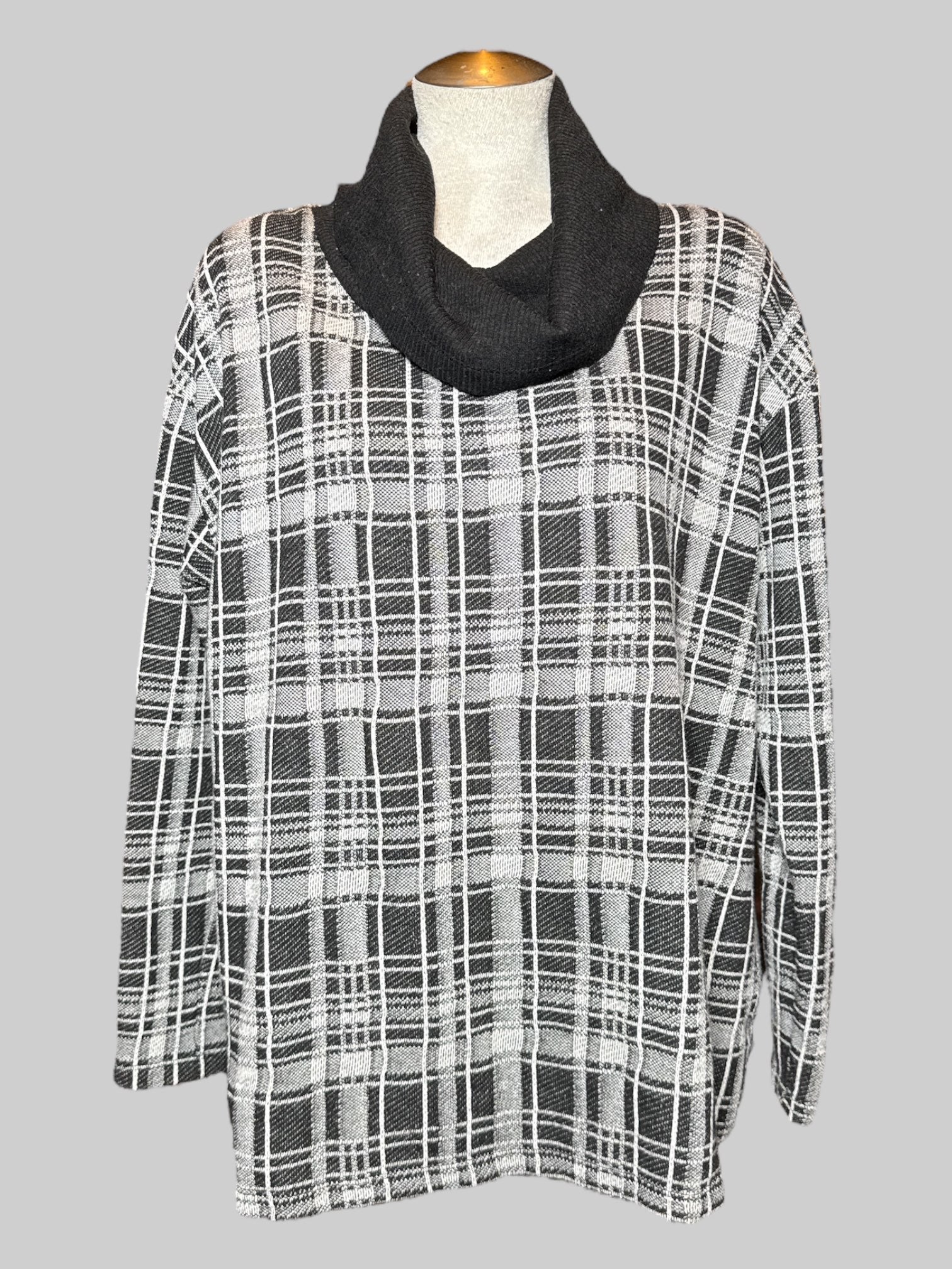 XL Lane Bryant back and white plaid knit top with cowl neck