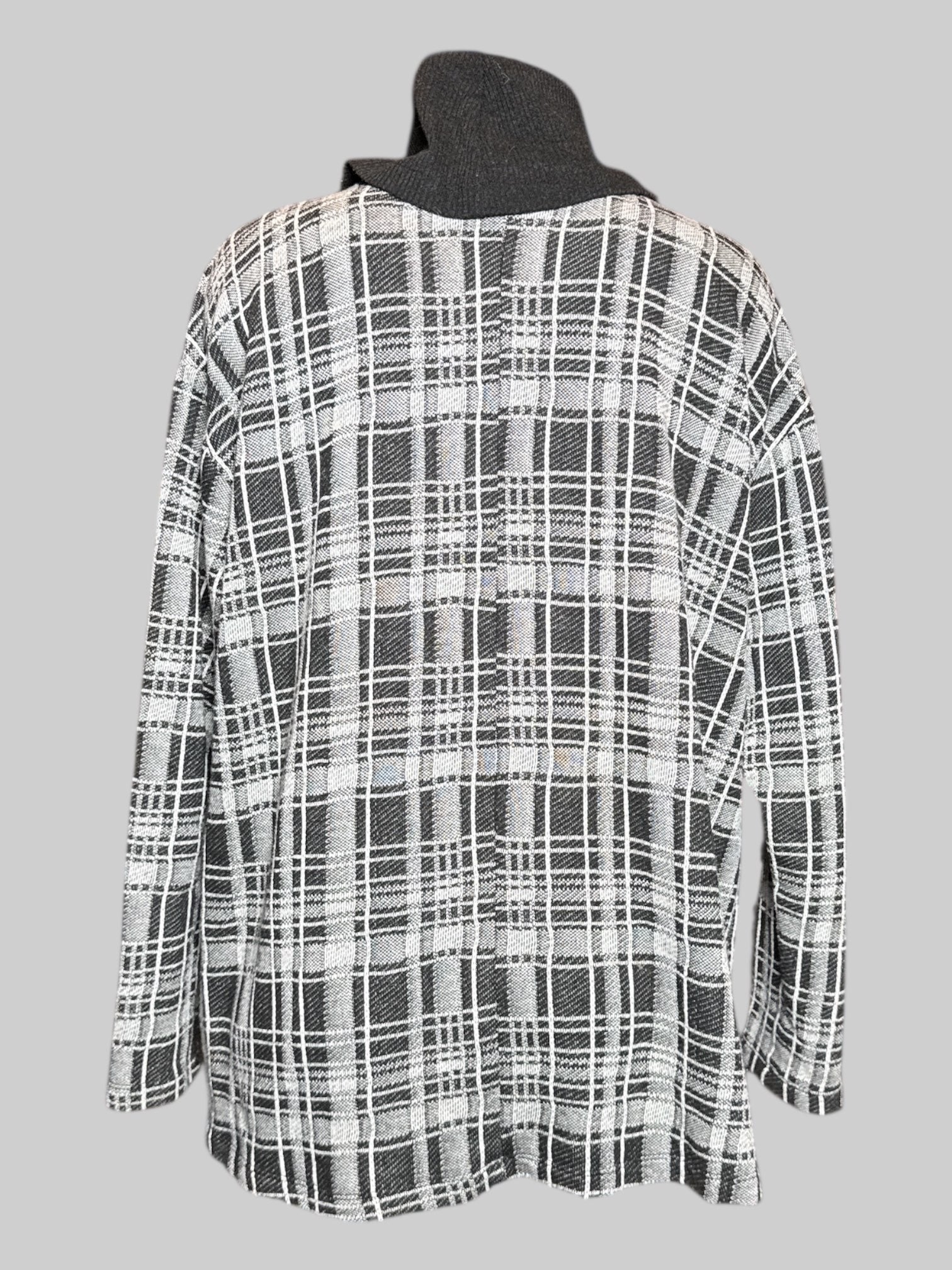 XL Lane Bryant back and white plaid knit top with cowl neck