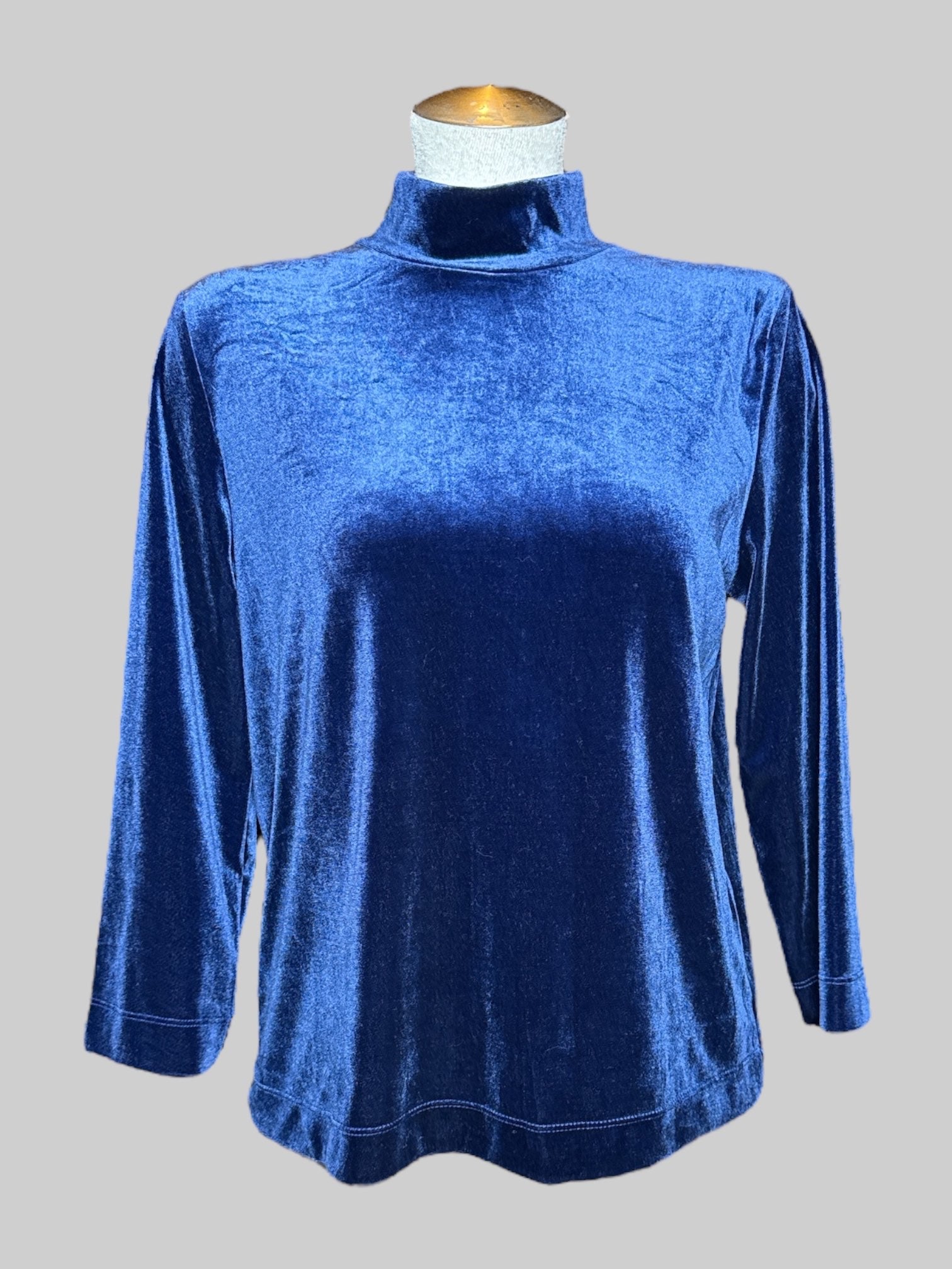 XL Appleseed’s vintage sapphire blue long sleeve velvet top