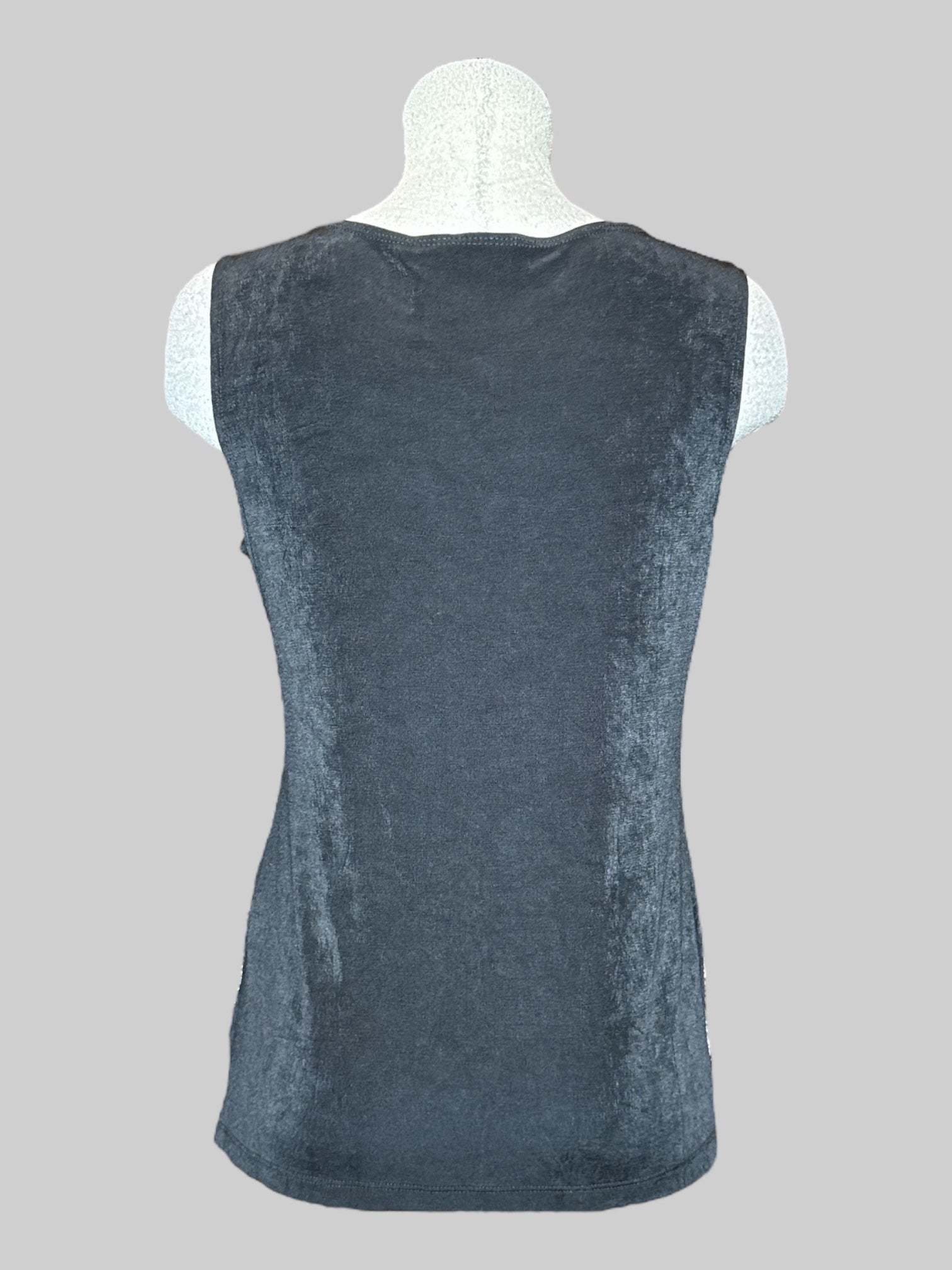 XL Travelers by Chicos vintage black sleeveless stretchy top with white and gold crochet design on front