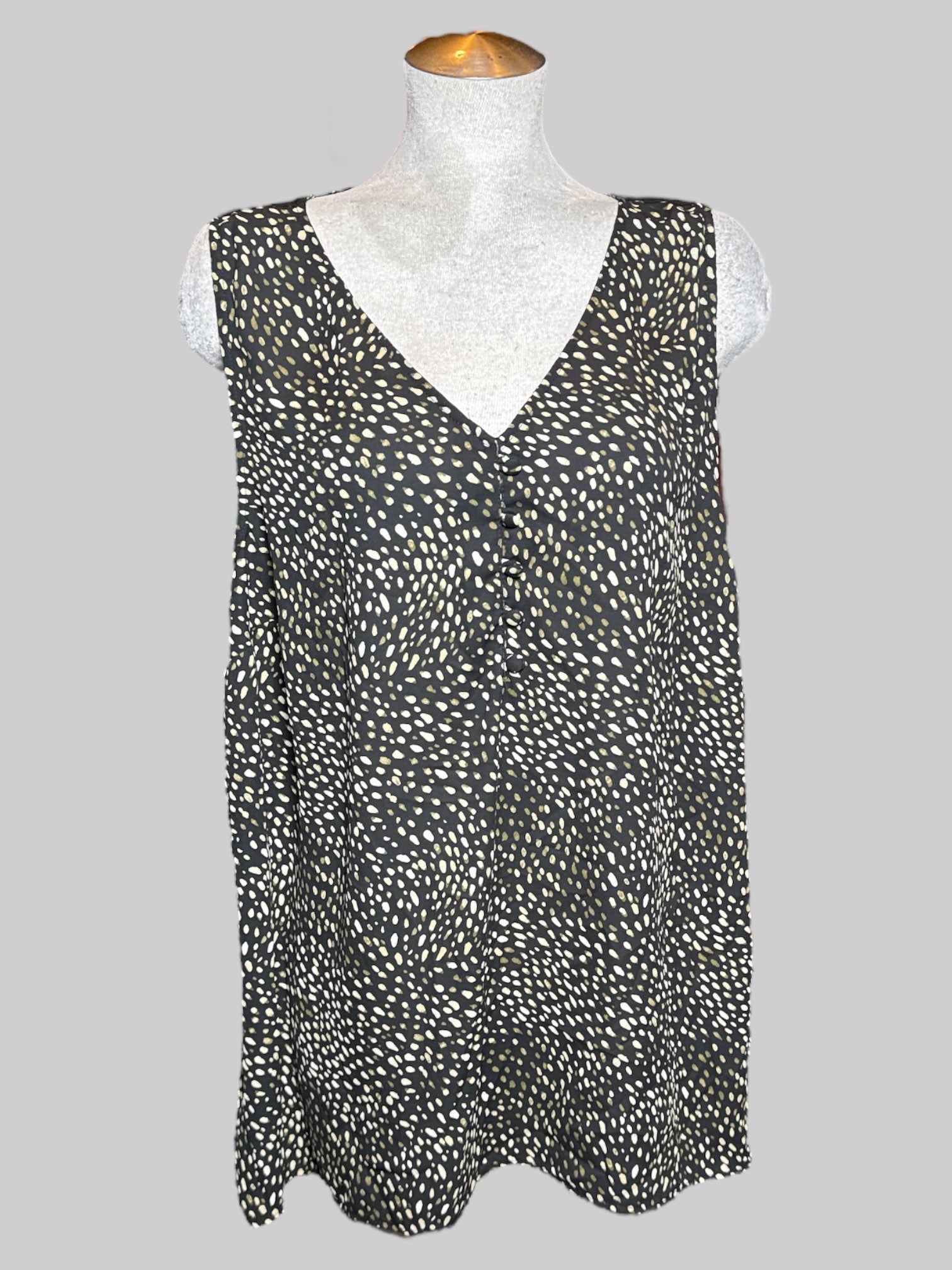 3X Torrid black sleeveless top with faux buttons, green, white, and tan spotted front panel, and black pleated back panel